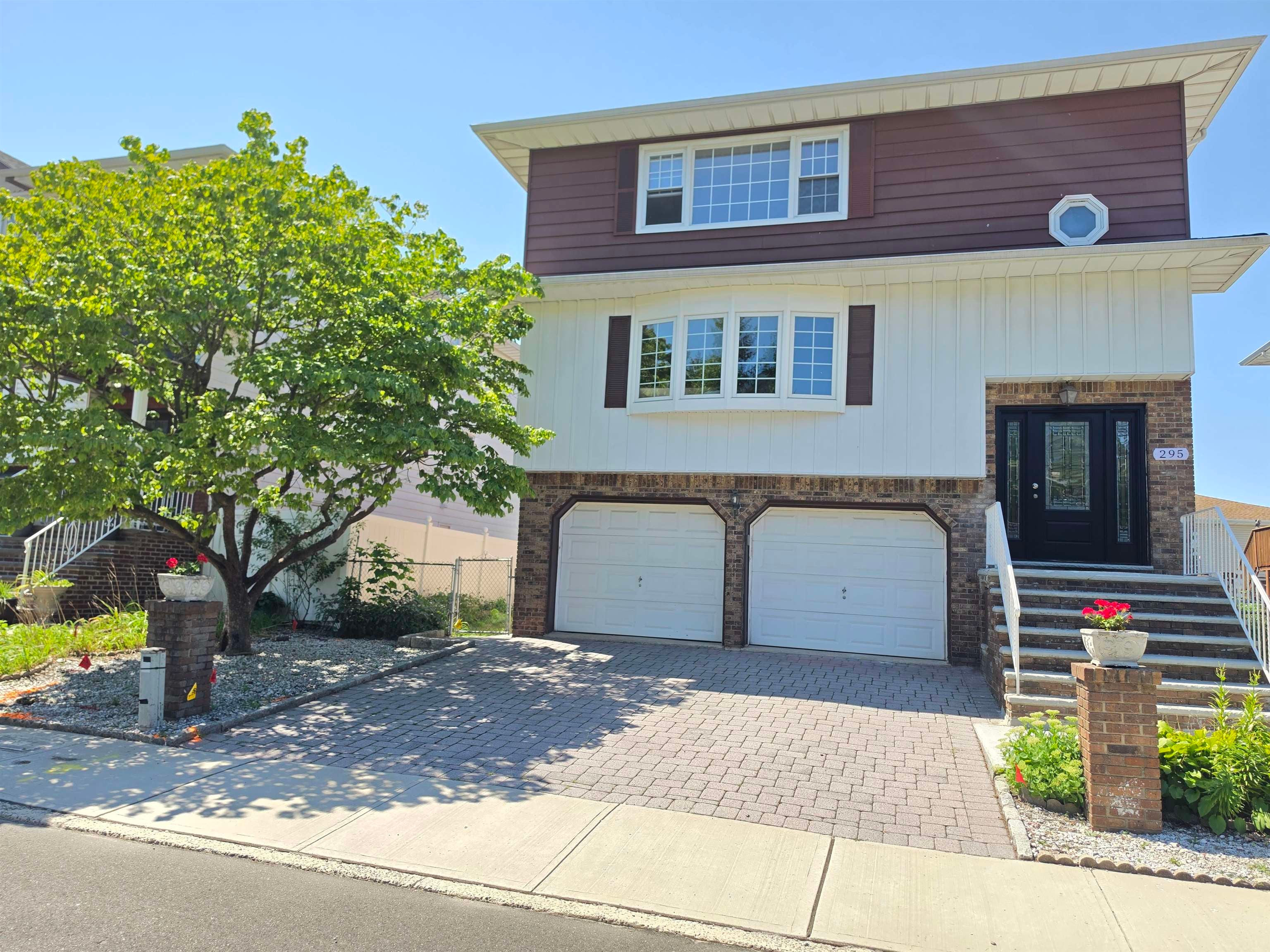 295 Paulanne Terrace 2 — photo