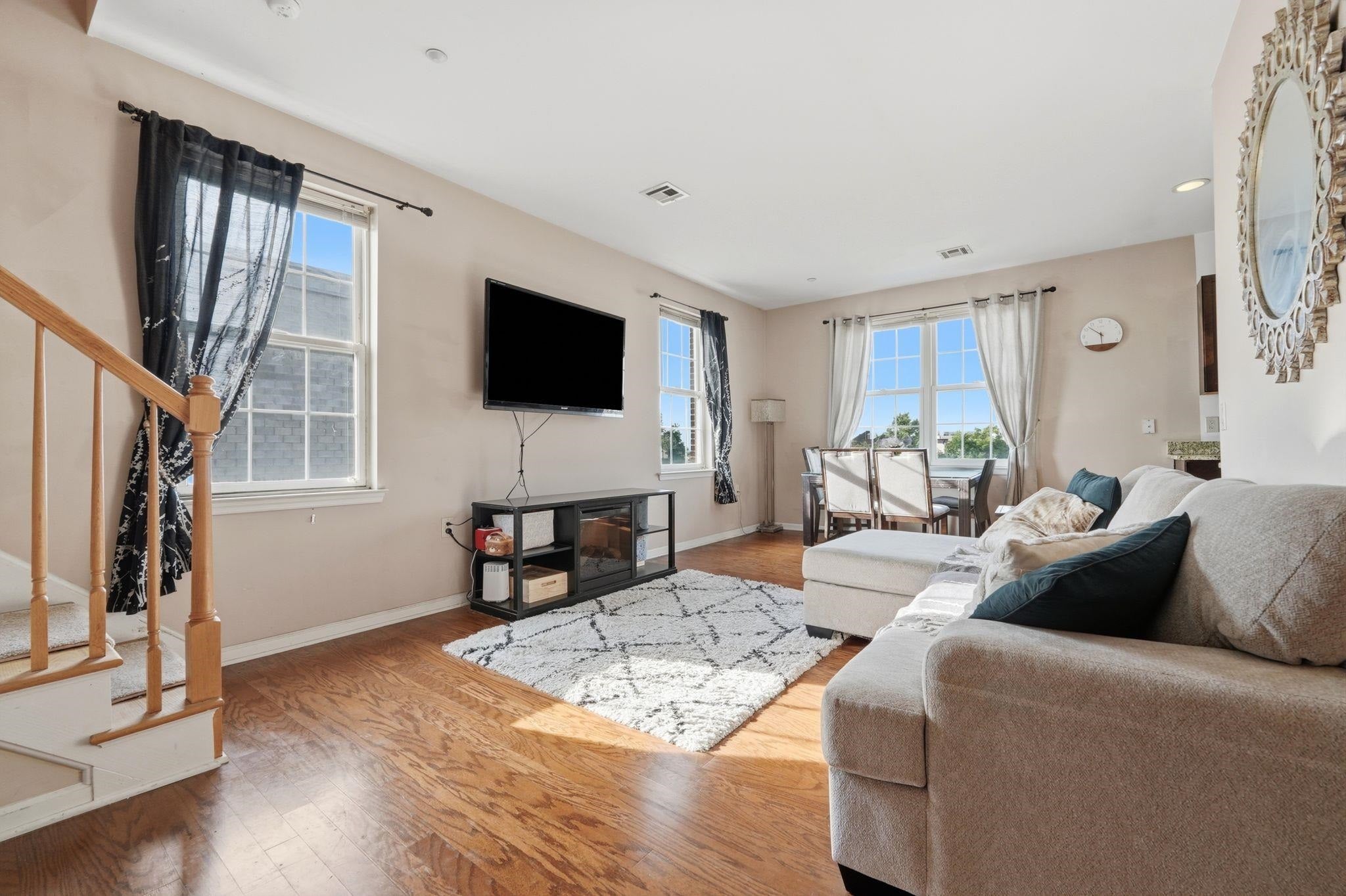 1209 Summit Ave 407 — photo