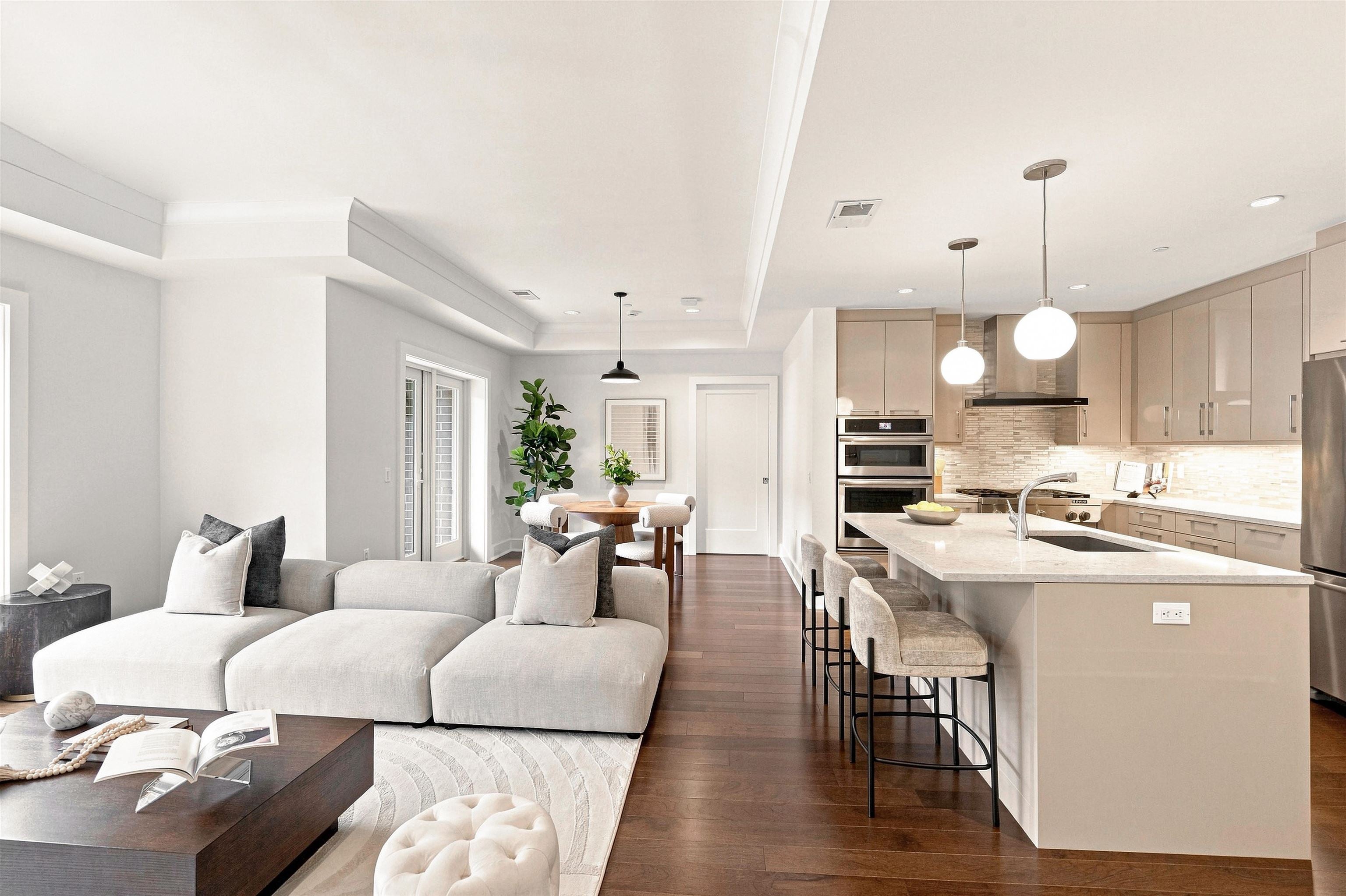 150 Henley Pl 311 — photo