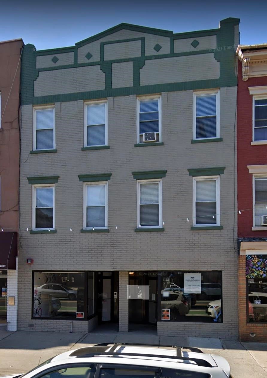 630 Washington St Commercial — photo