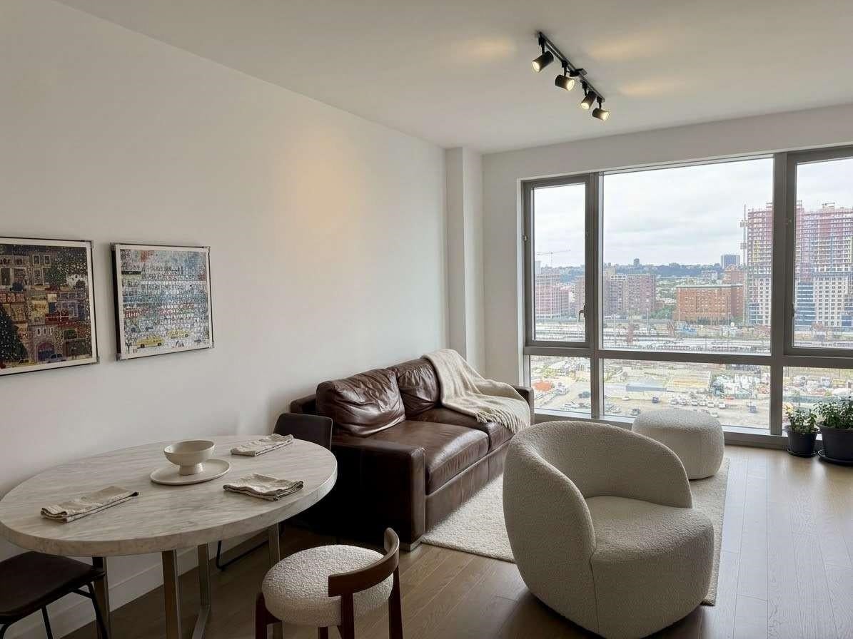 75 Park Lane 1504 — photo