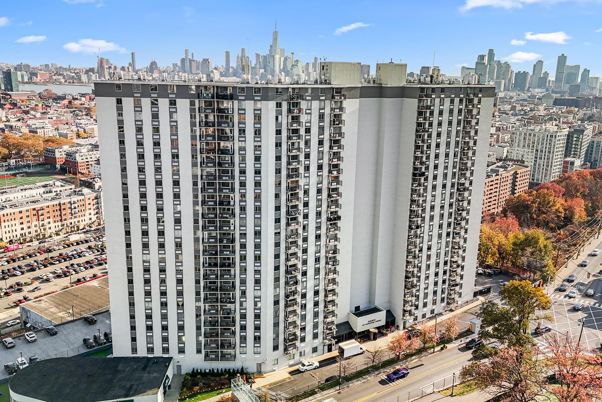 100 Manhattan Ave 103 — photo