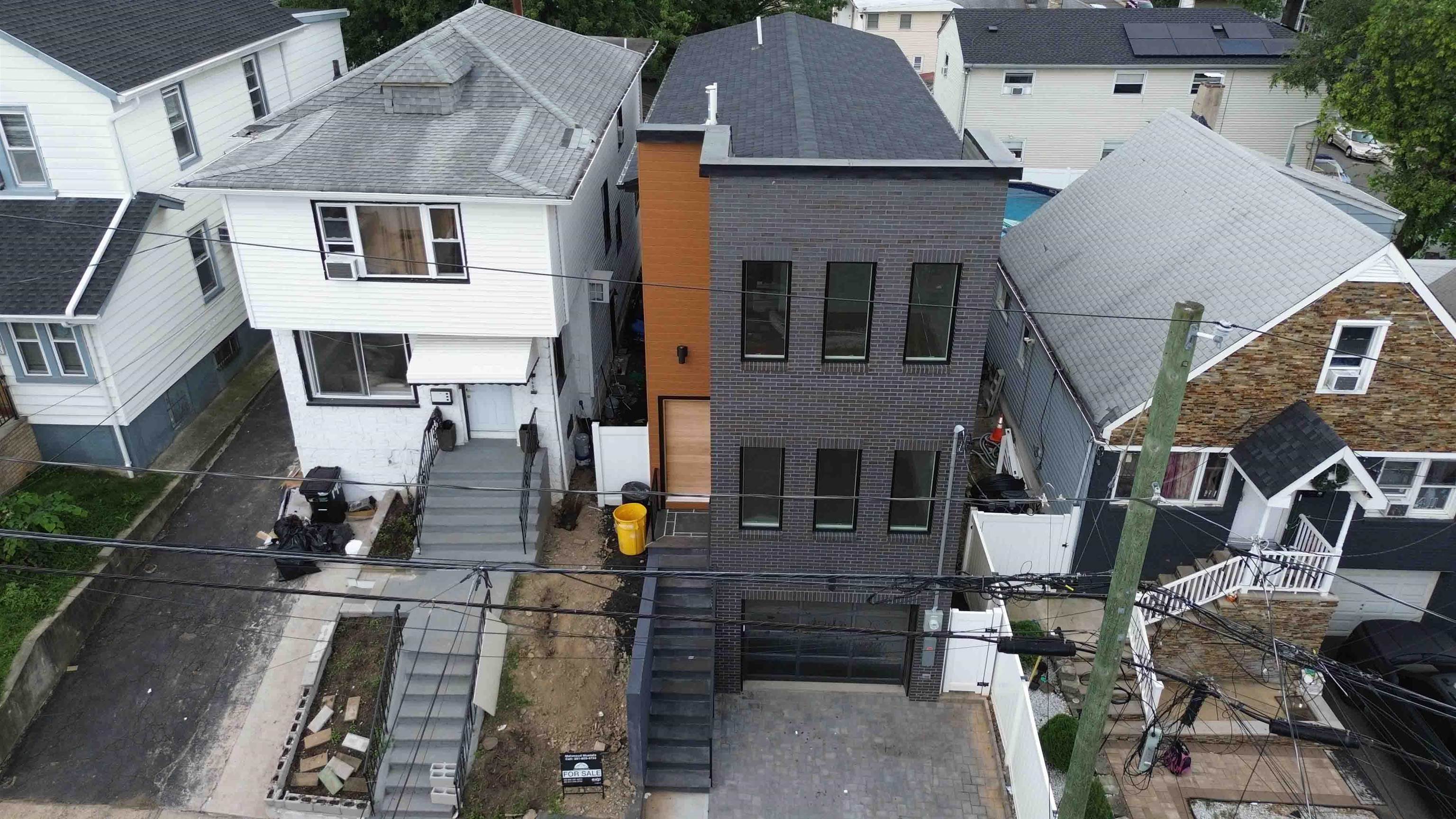 1409 85th St — photo