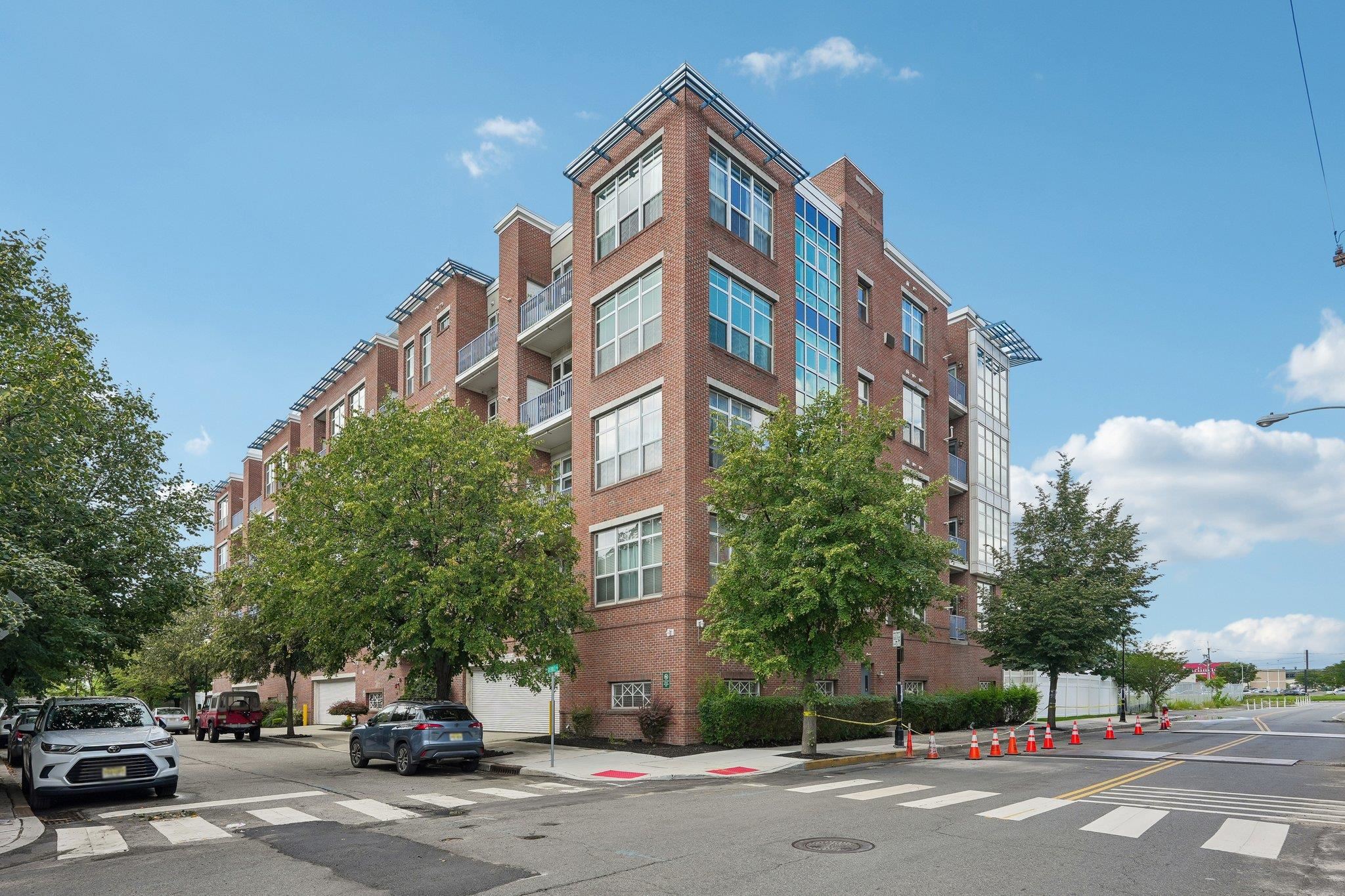 3 Greenwich Dr 97 — photo
