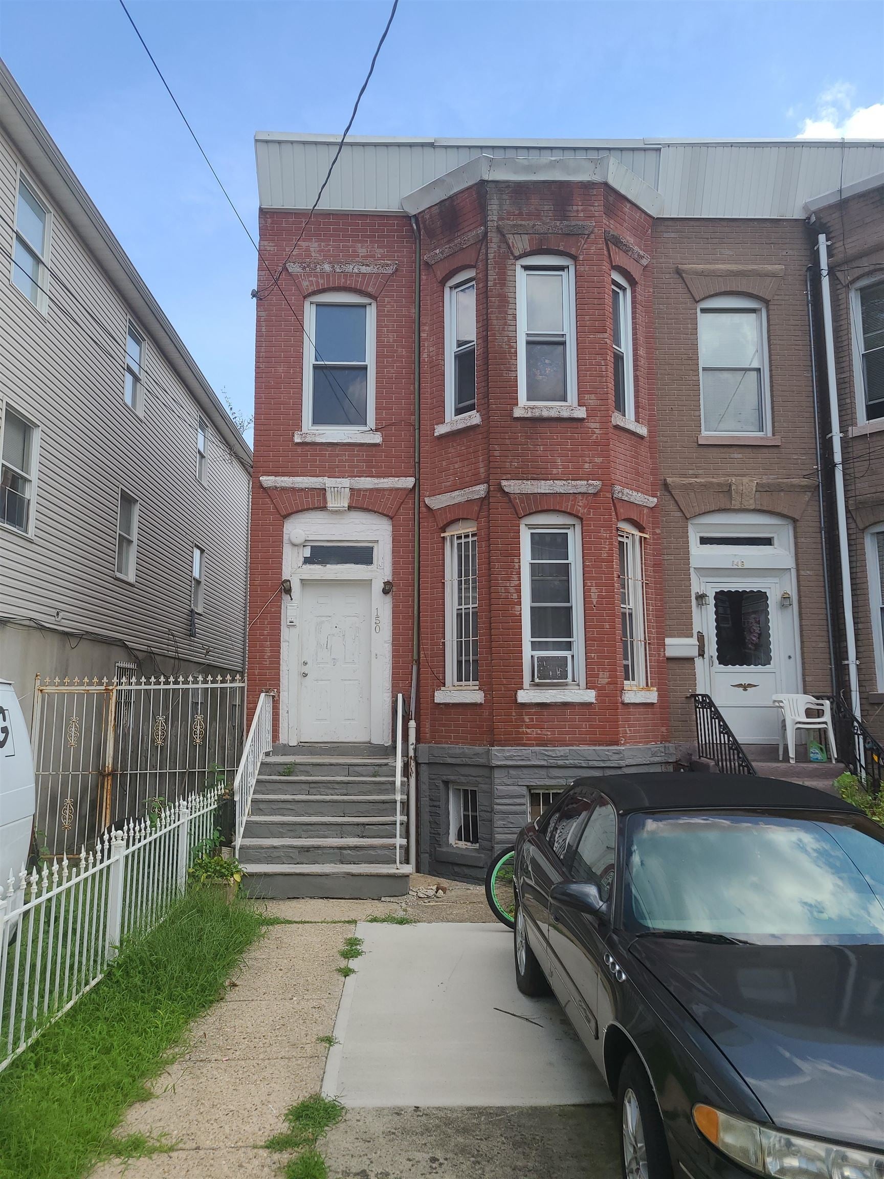 150 Clerk St — photo