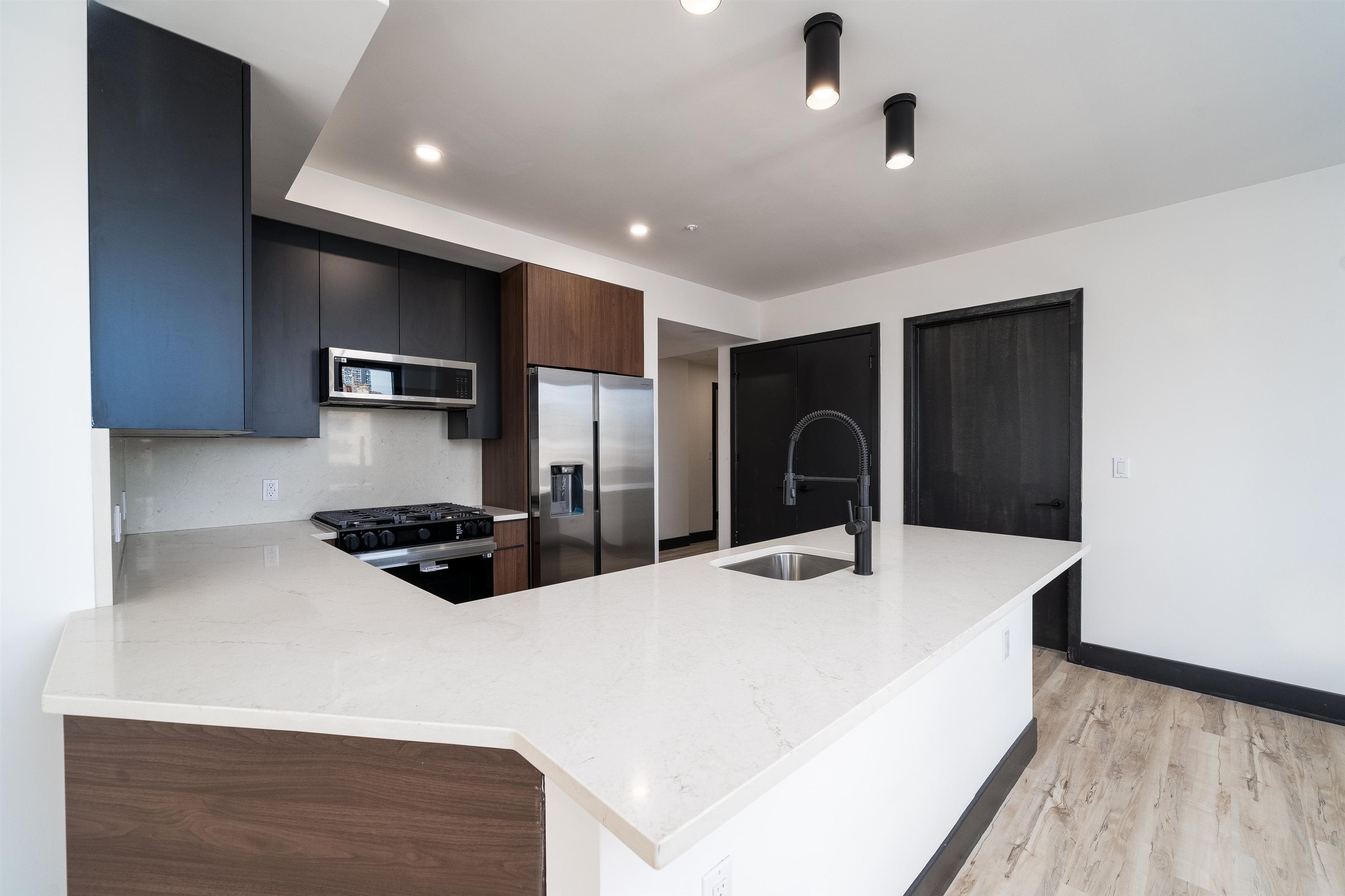 251 14th St 201 — photo