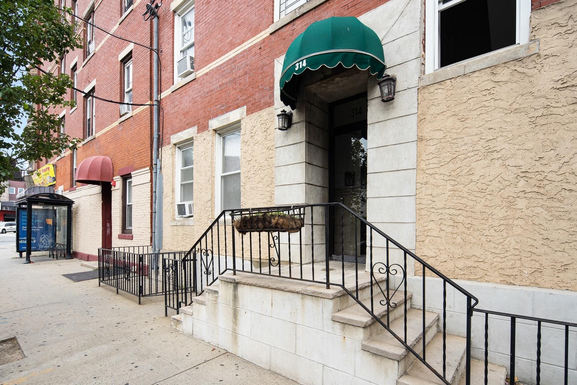 314 Paterson Plank Rd 3B — photo