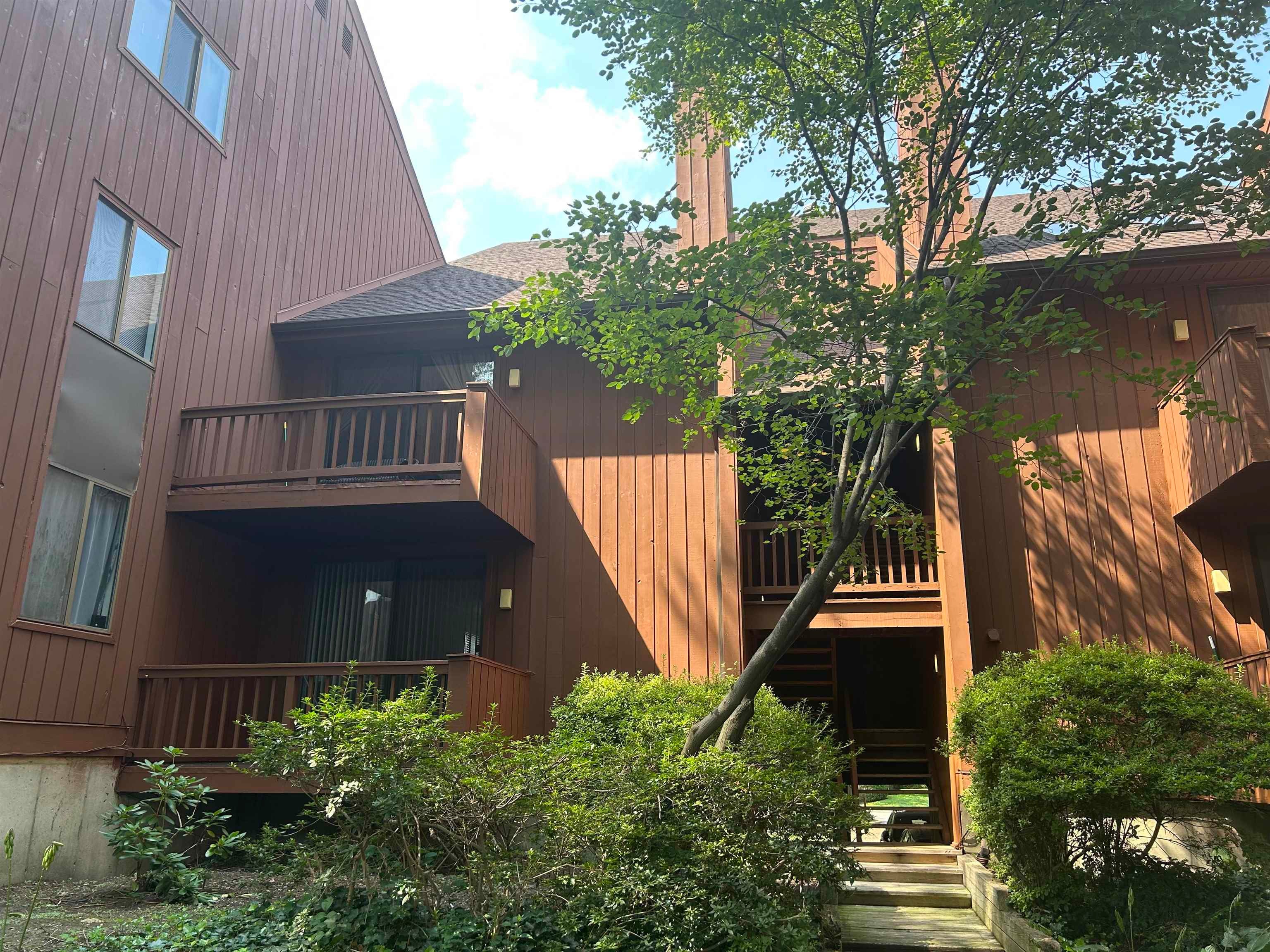 520 Teal Plaza — photo