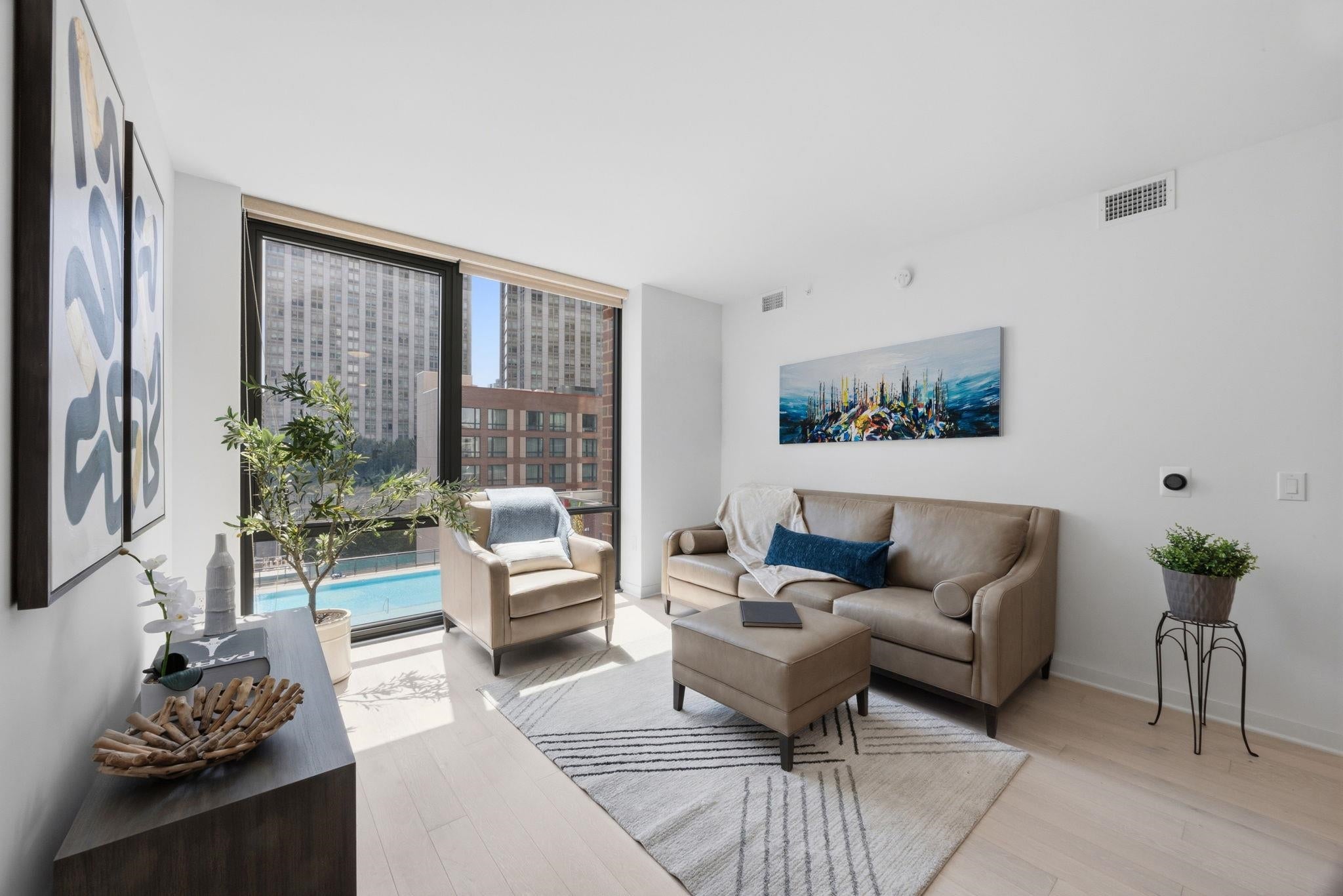 151 Bay St 1005 — photo