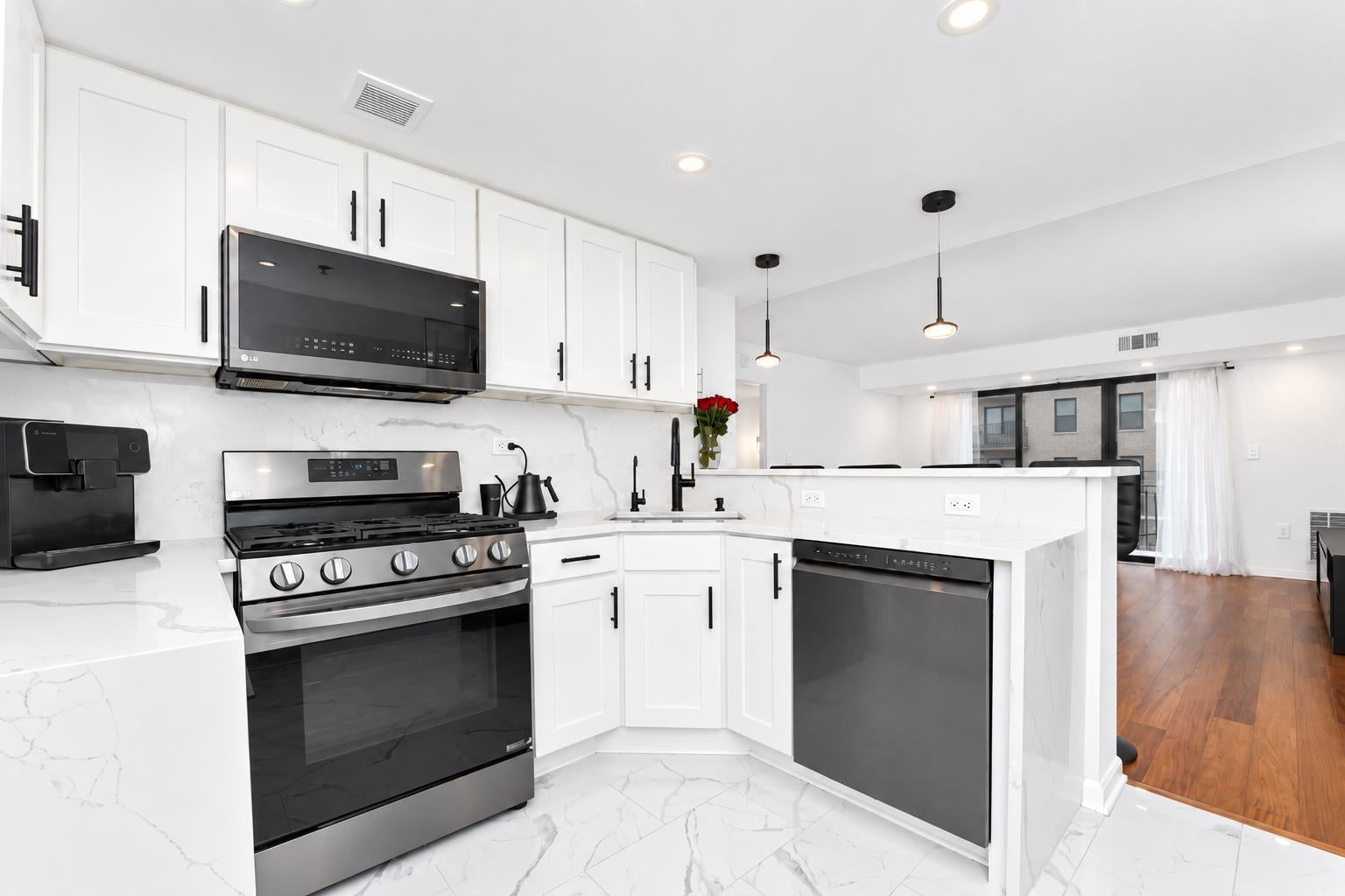 700 1st St 3T — photo