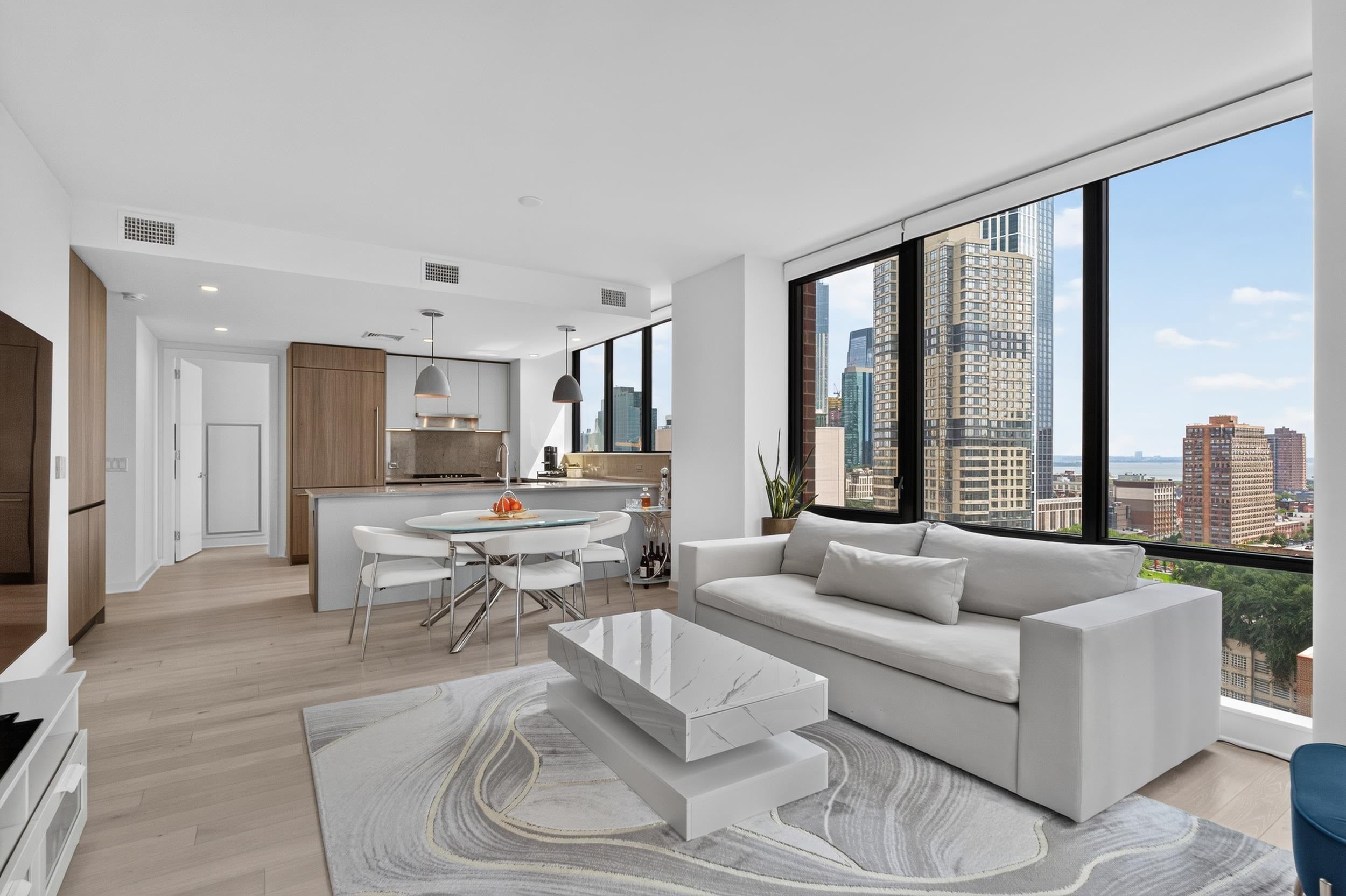 155 Bay St 1707 — photo