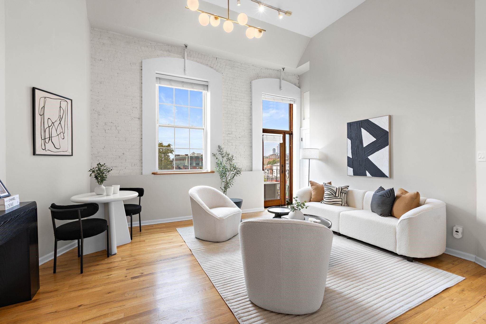1015 Grand St 4B — photo
