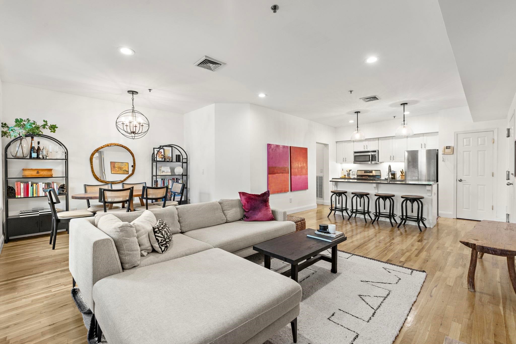 416 Grand St 2B — photo