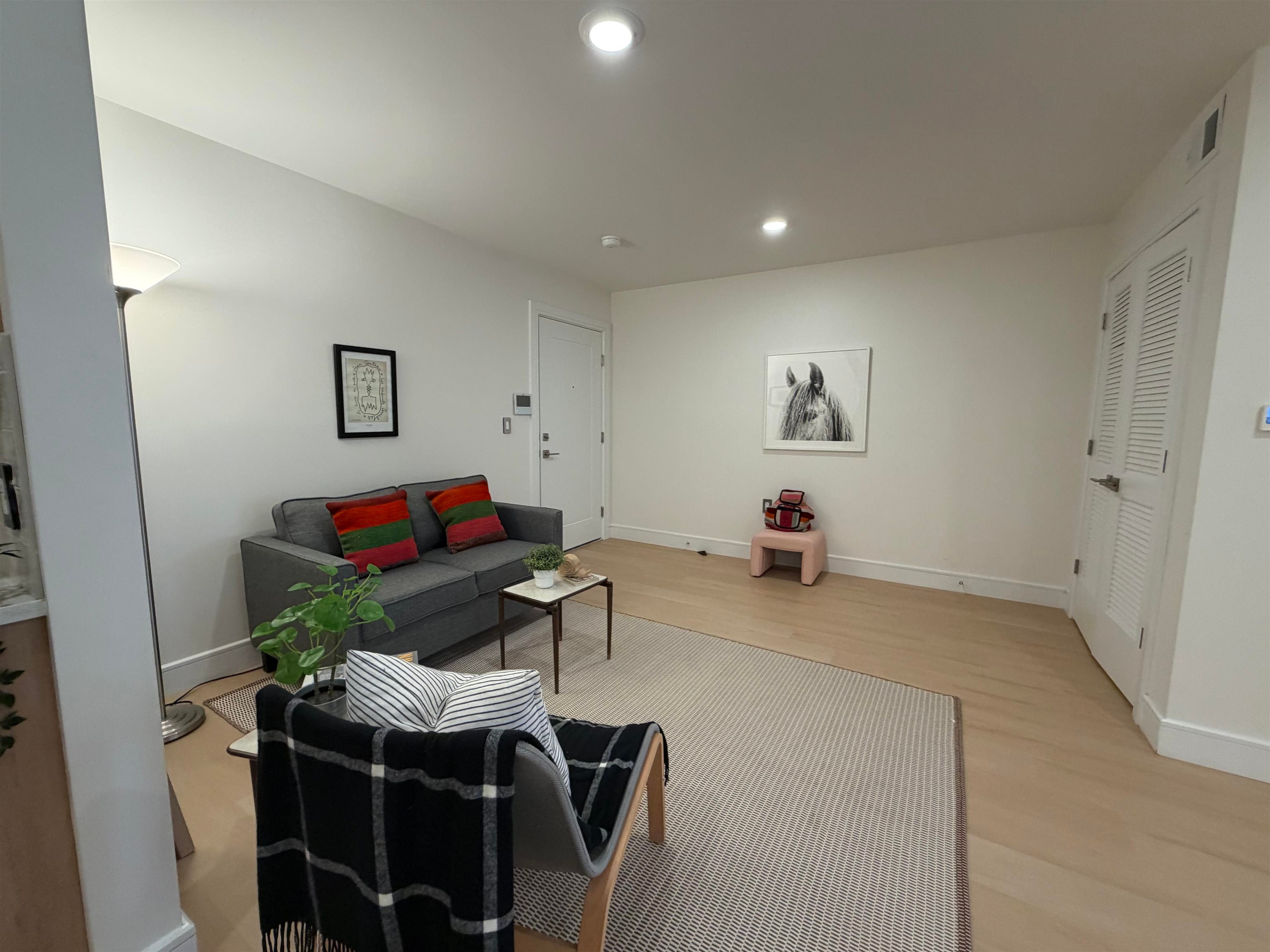 627 Valley Rd E — photo