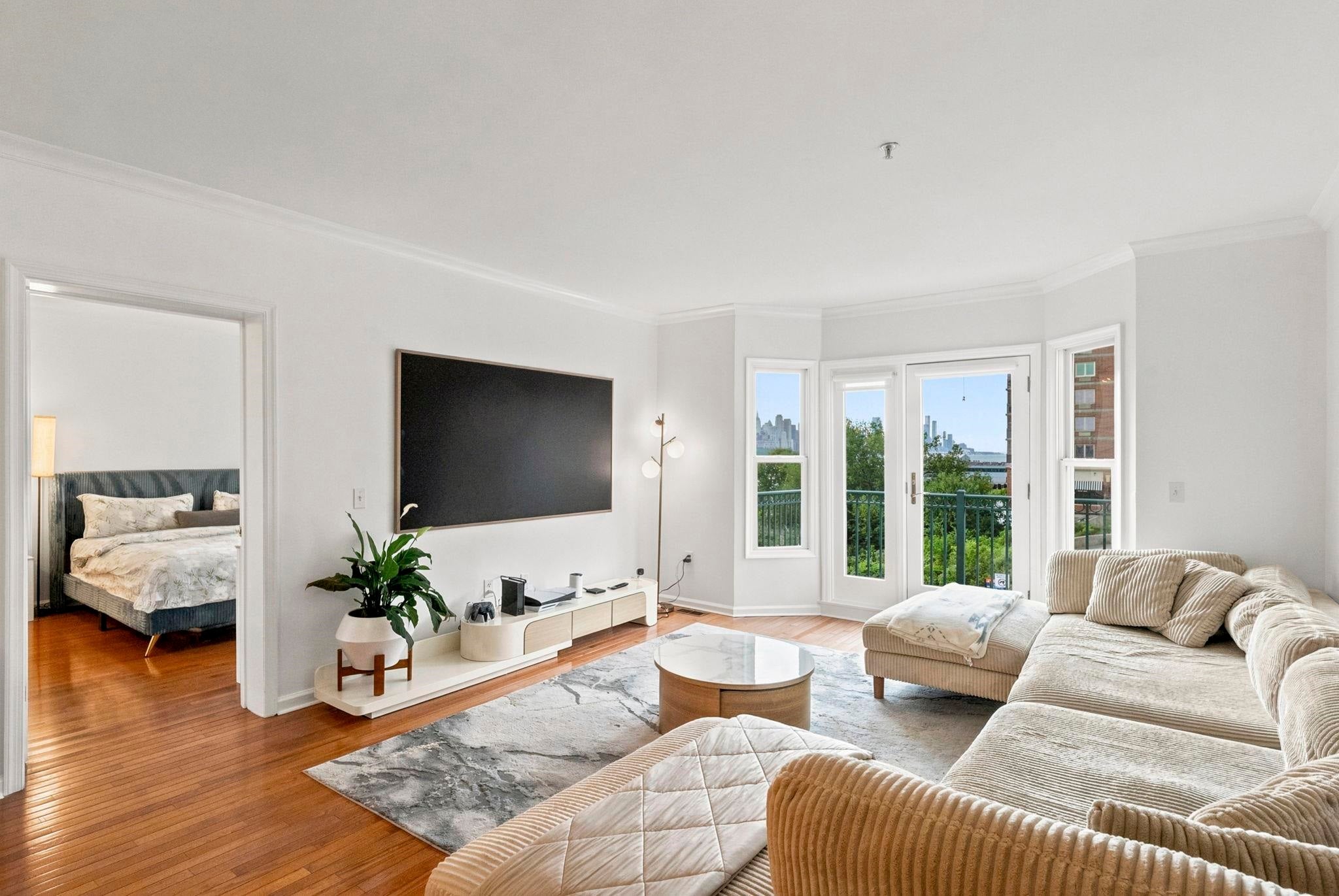 335 the Promenade 335 — photo