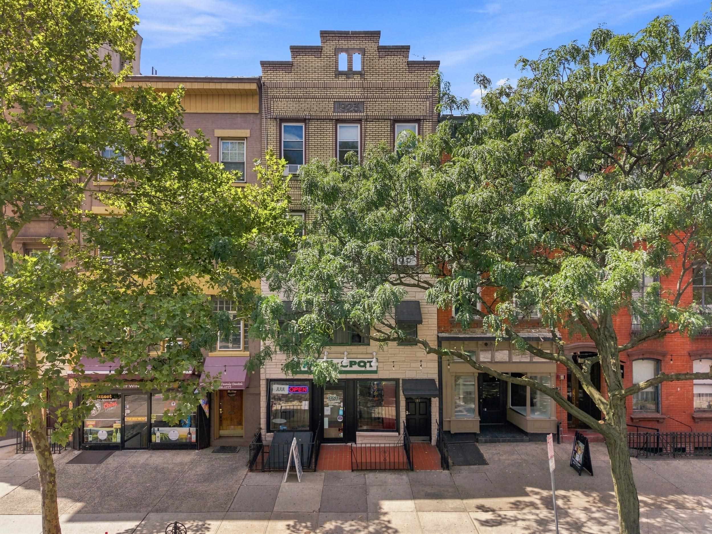 704 Washington Street — photo