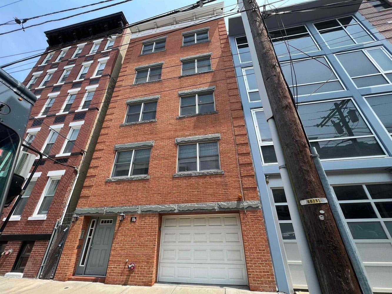613 Monroe St 4 — photo