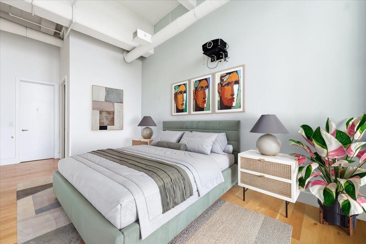50 Dey St 332 — photo