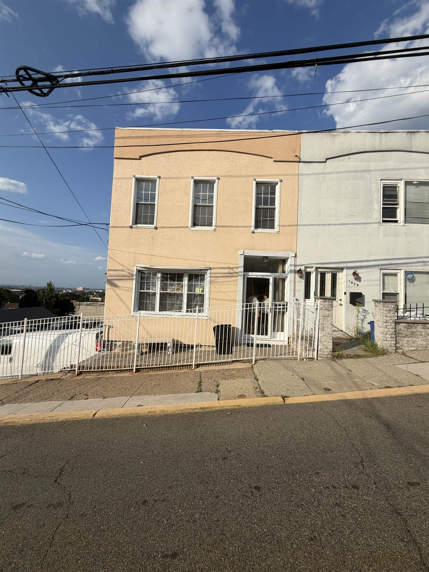 1410 37th Street — photo