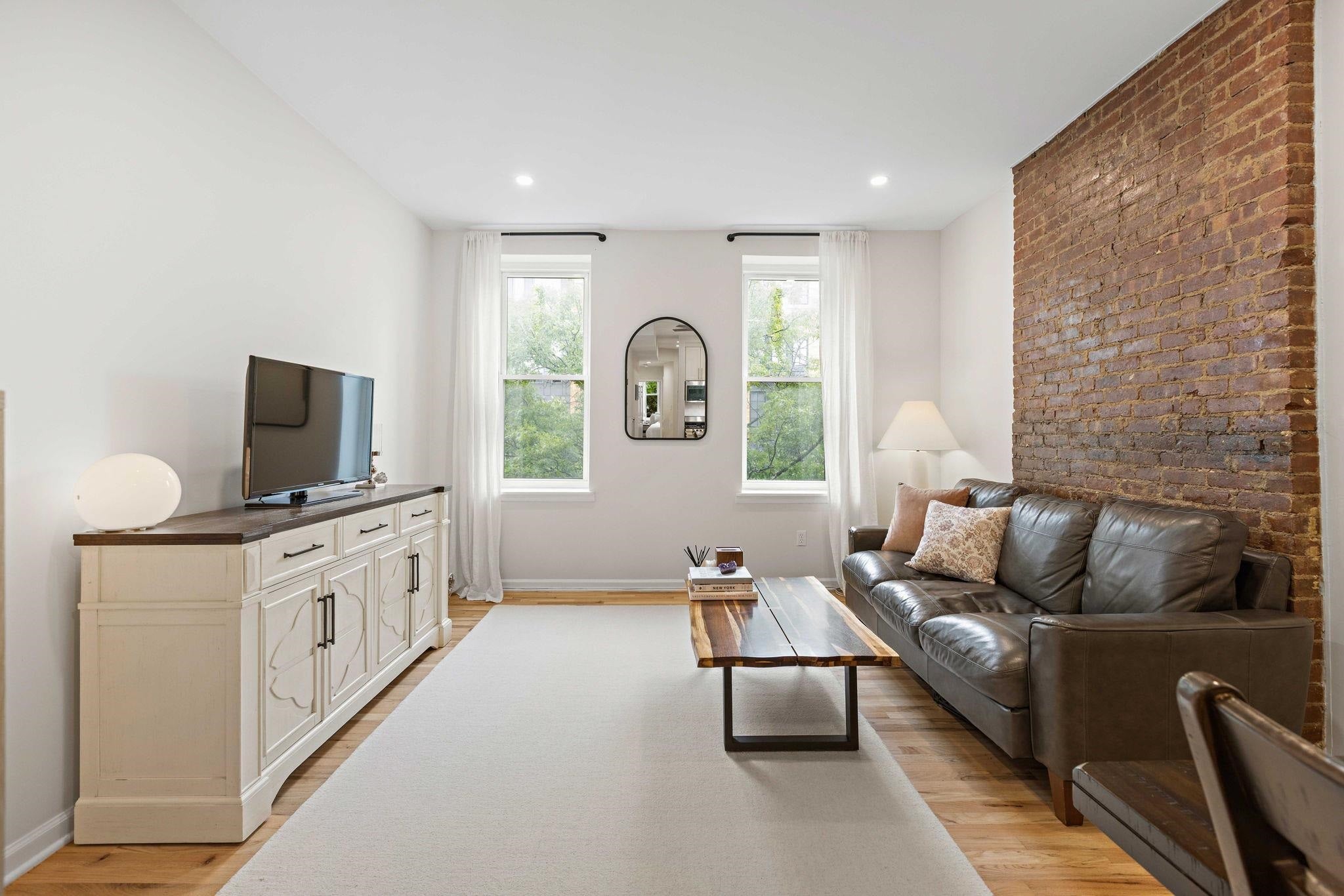 155 14th St 4L — photo