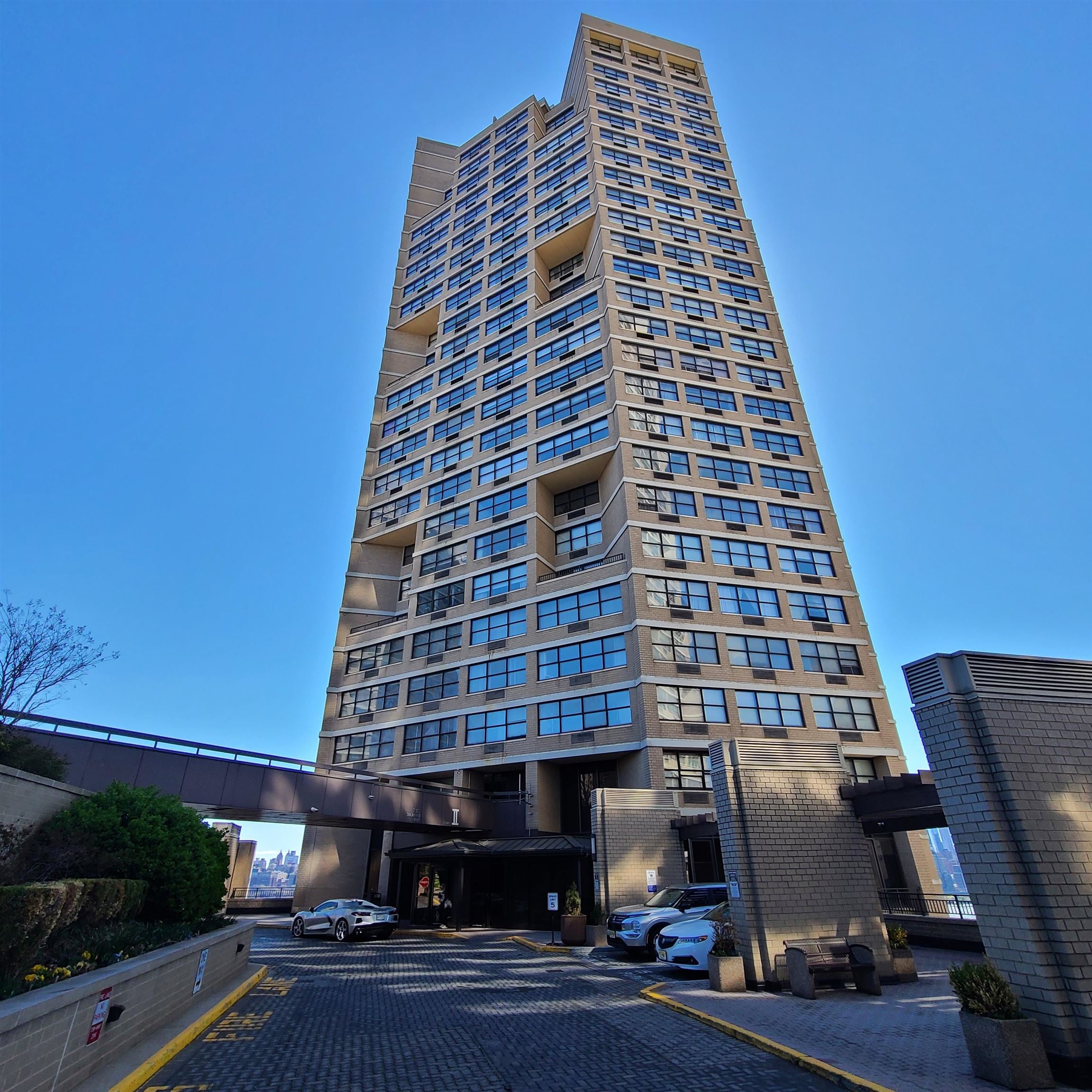7002 Blvd East 16 I — photo