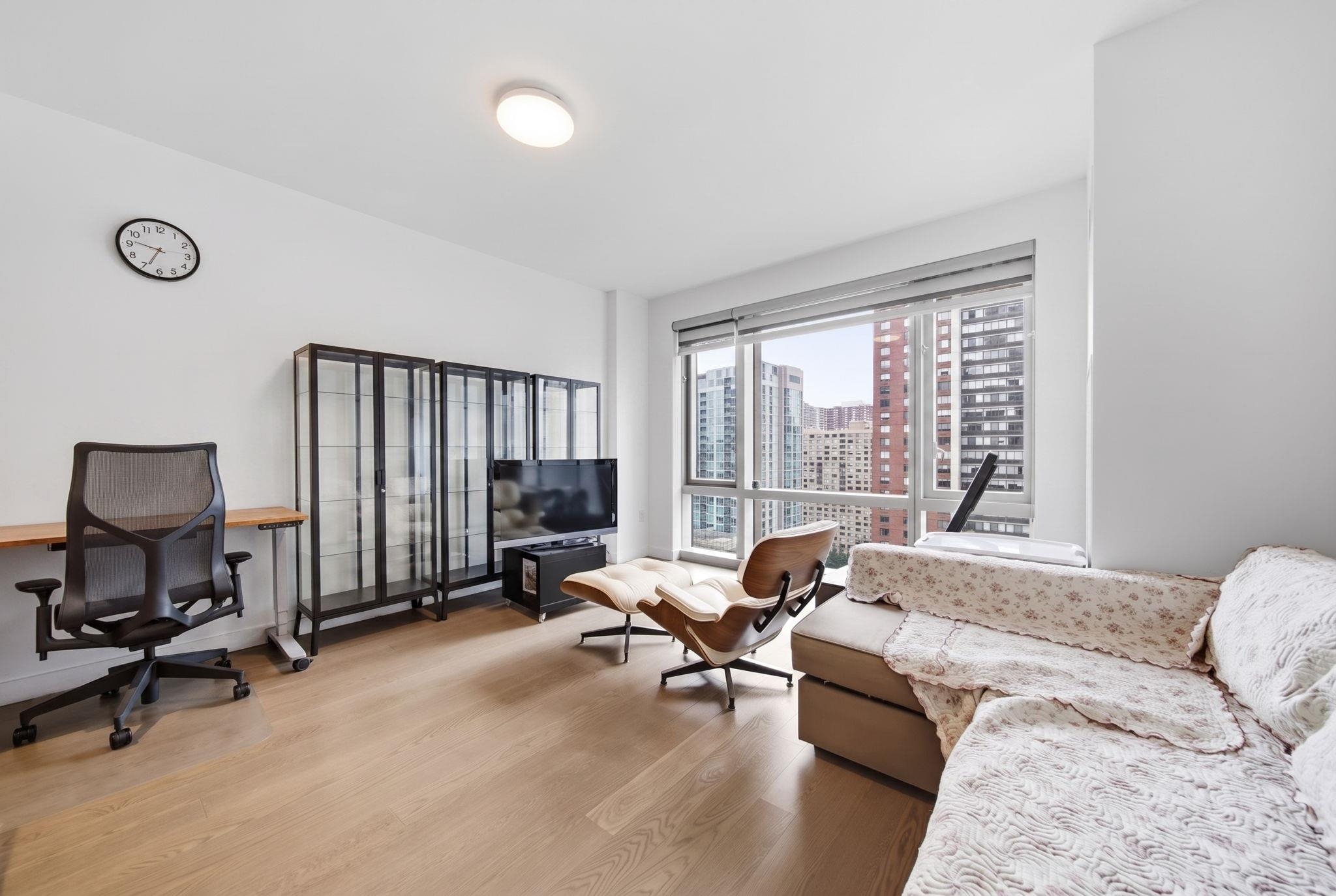 75 Park Lane South — photo