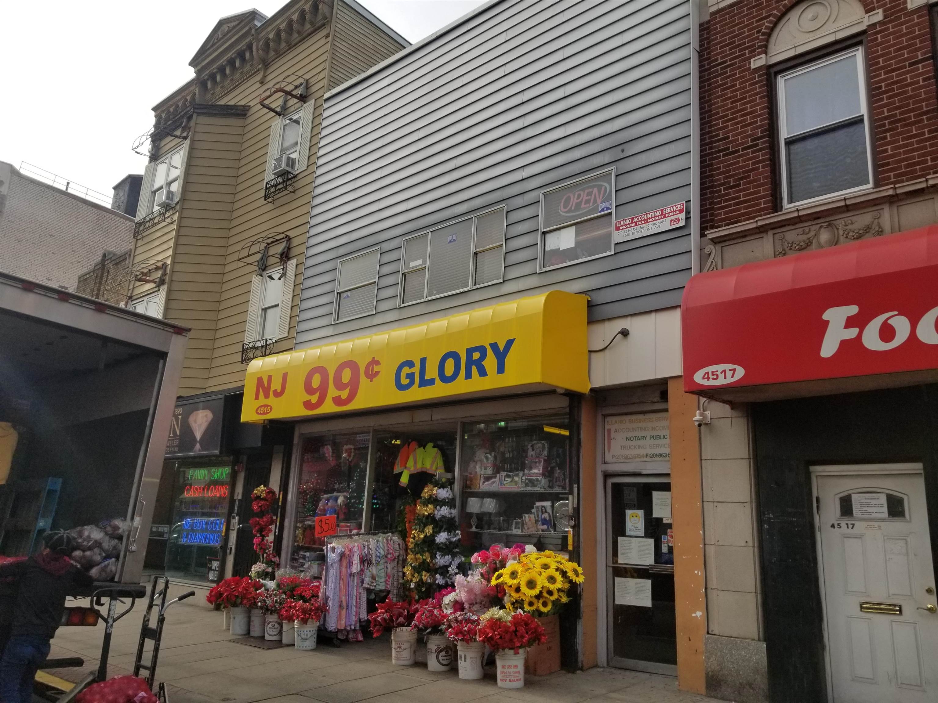 4515 Bergenline Avenue — photo