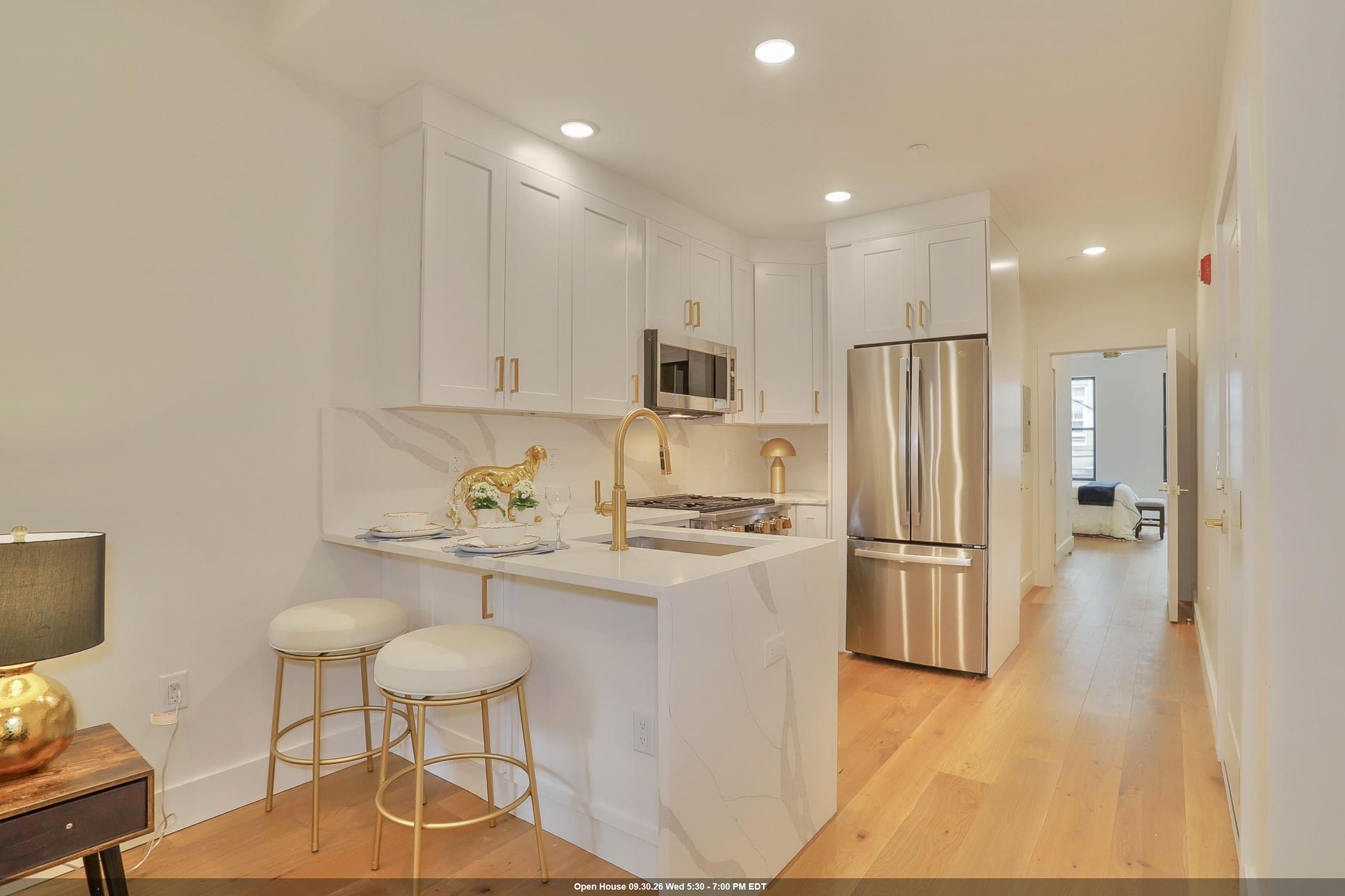 842 Park Avenue — photo