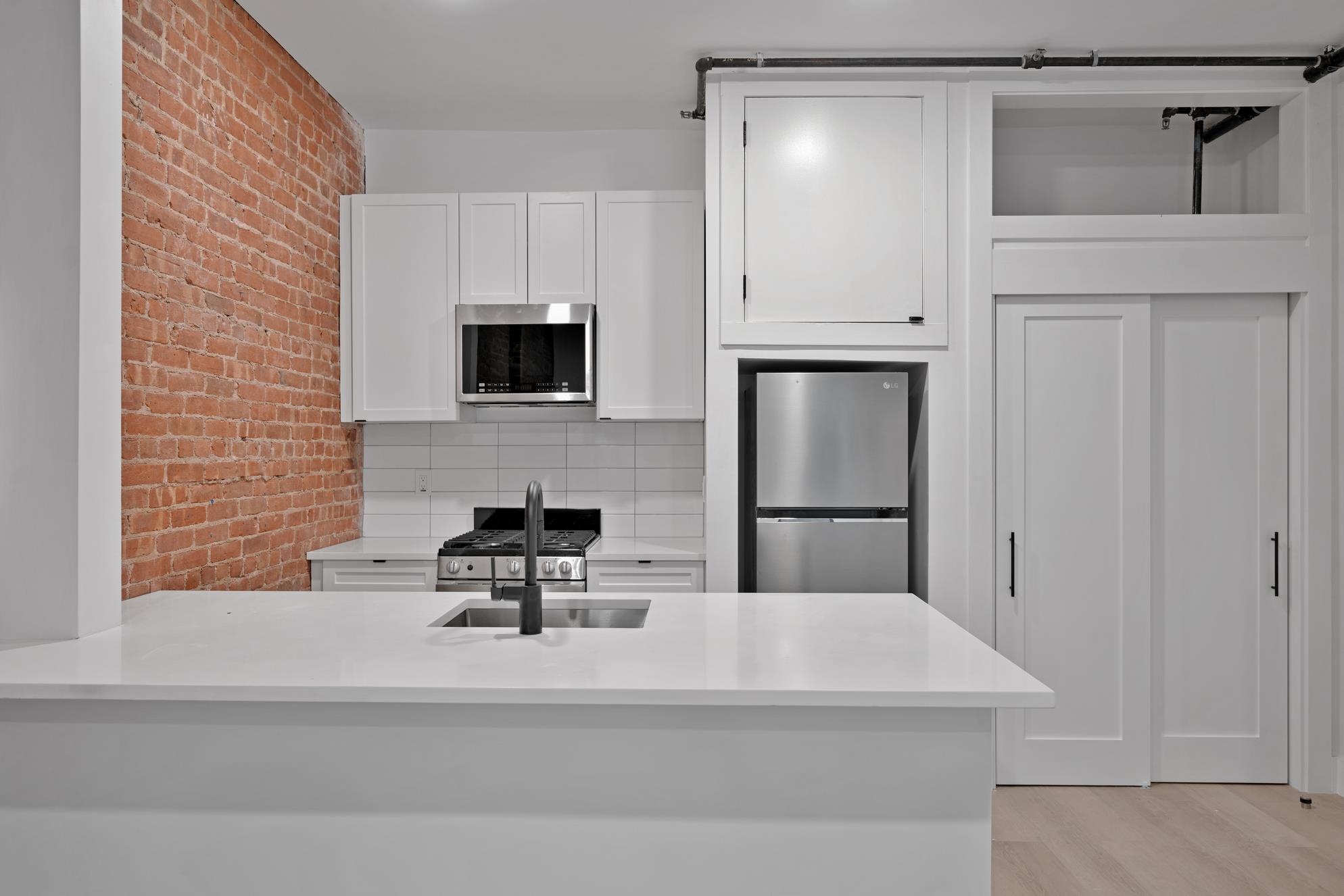 221 Washington Street — photo