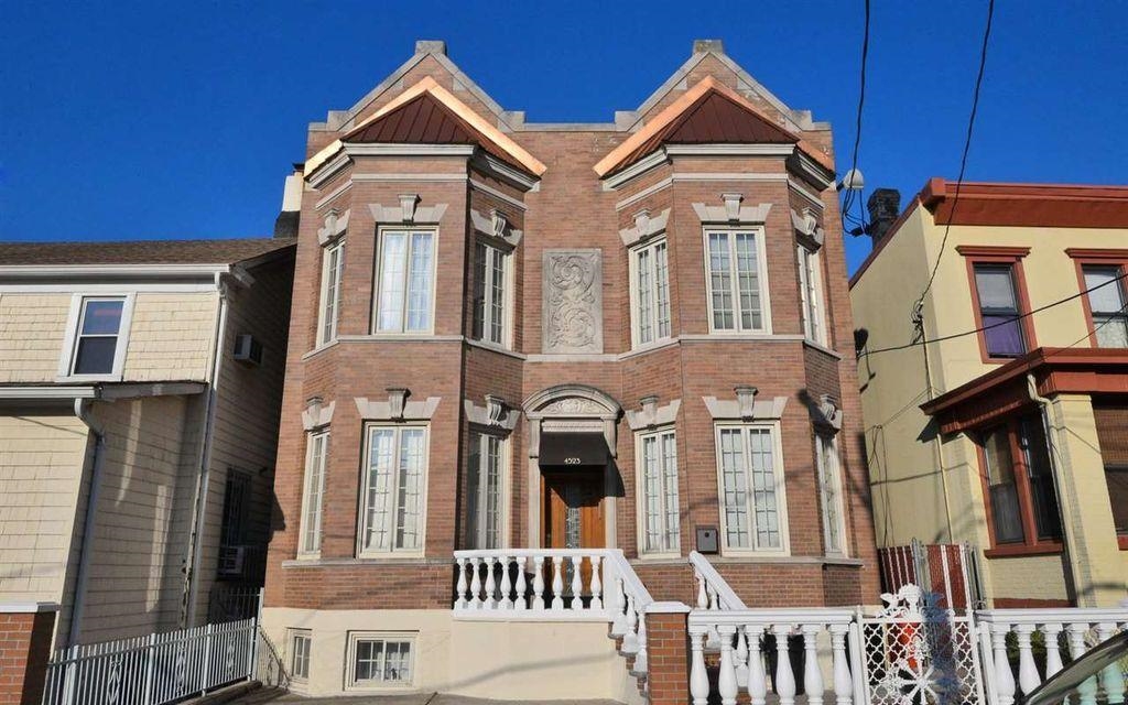 4523 Harrison Place — photo