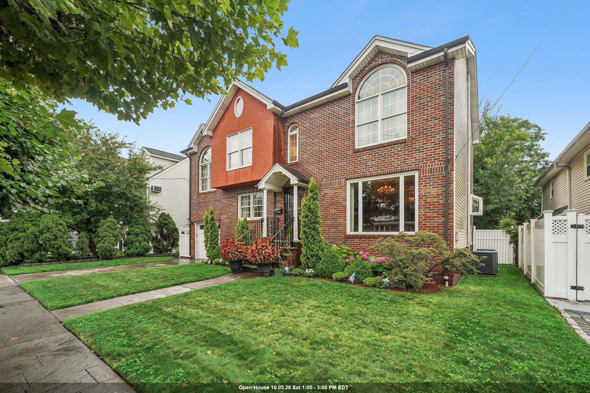 18 Gail Place — photo