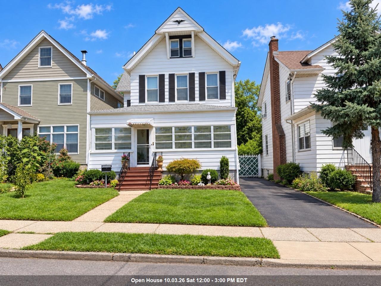 19 Locust Avenue — photo
