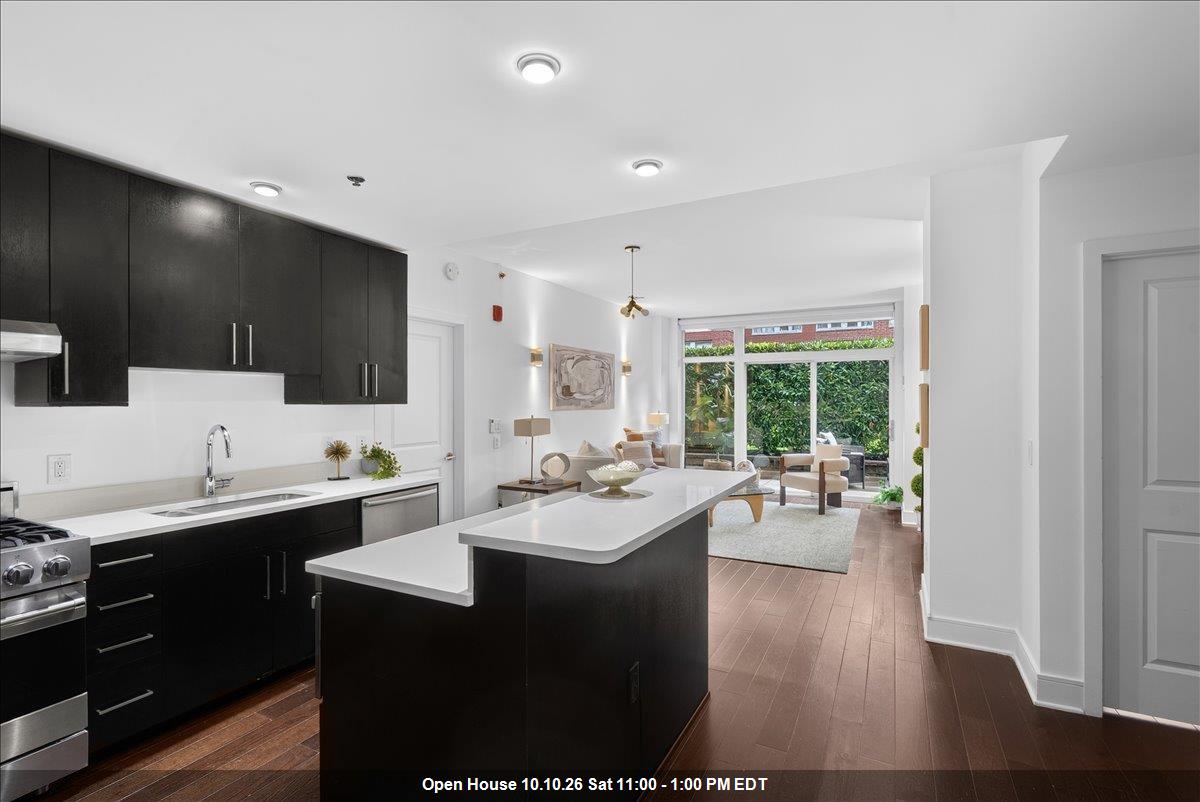 1100 Maxwell Lane — photo