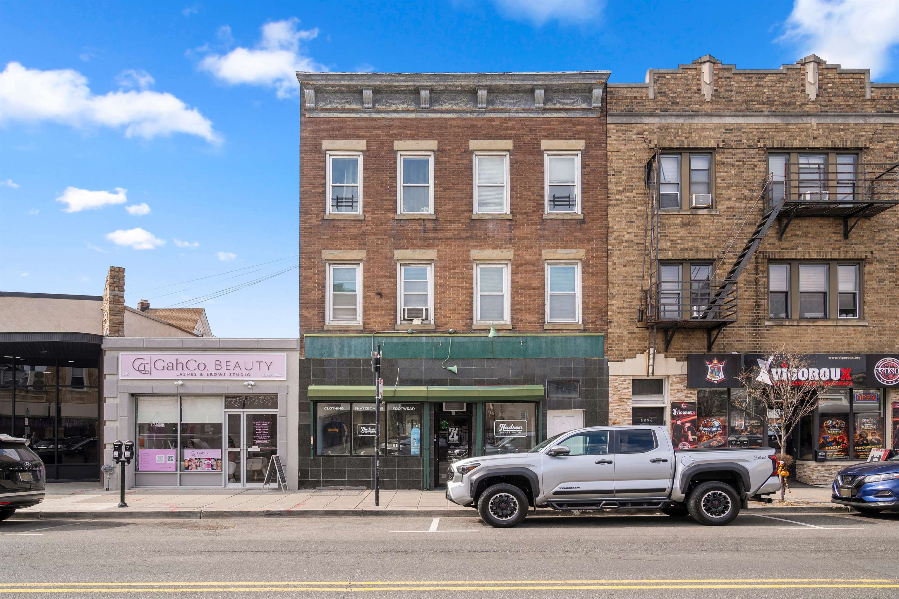 7317 Broadway — photo