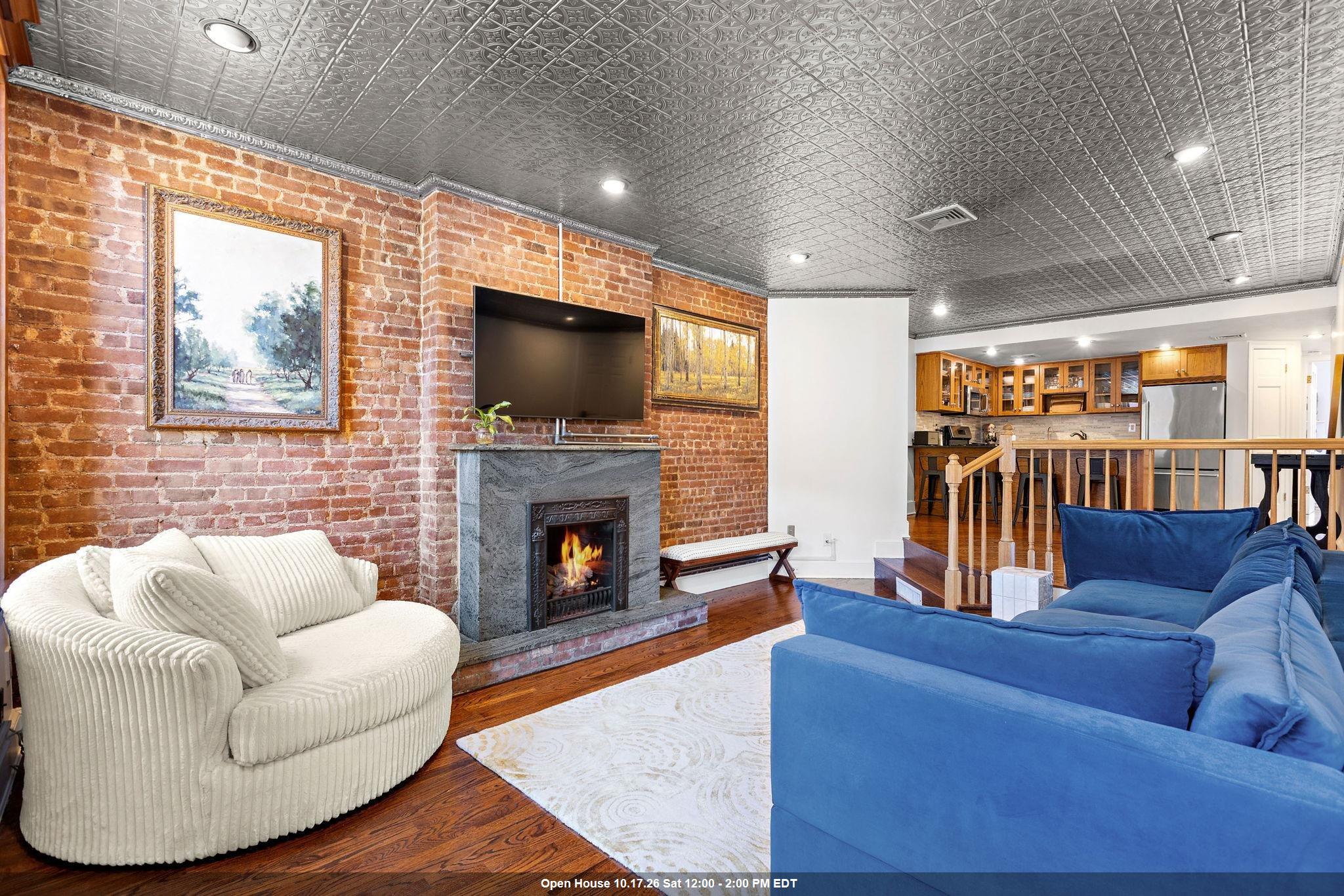 812 Washington Street — photo
