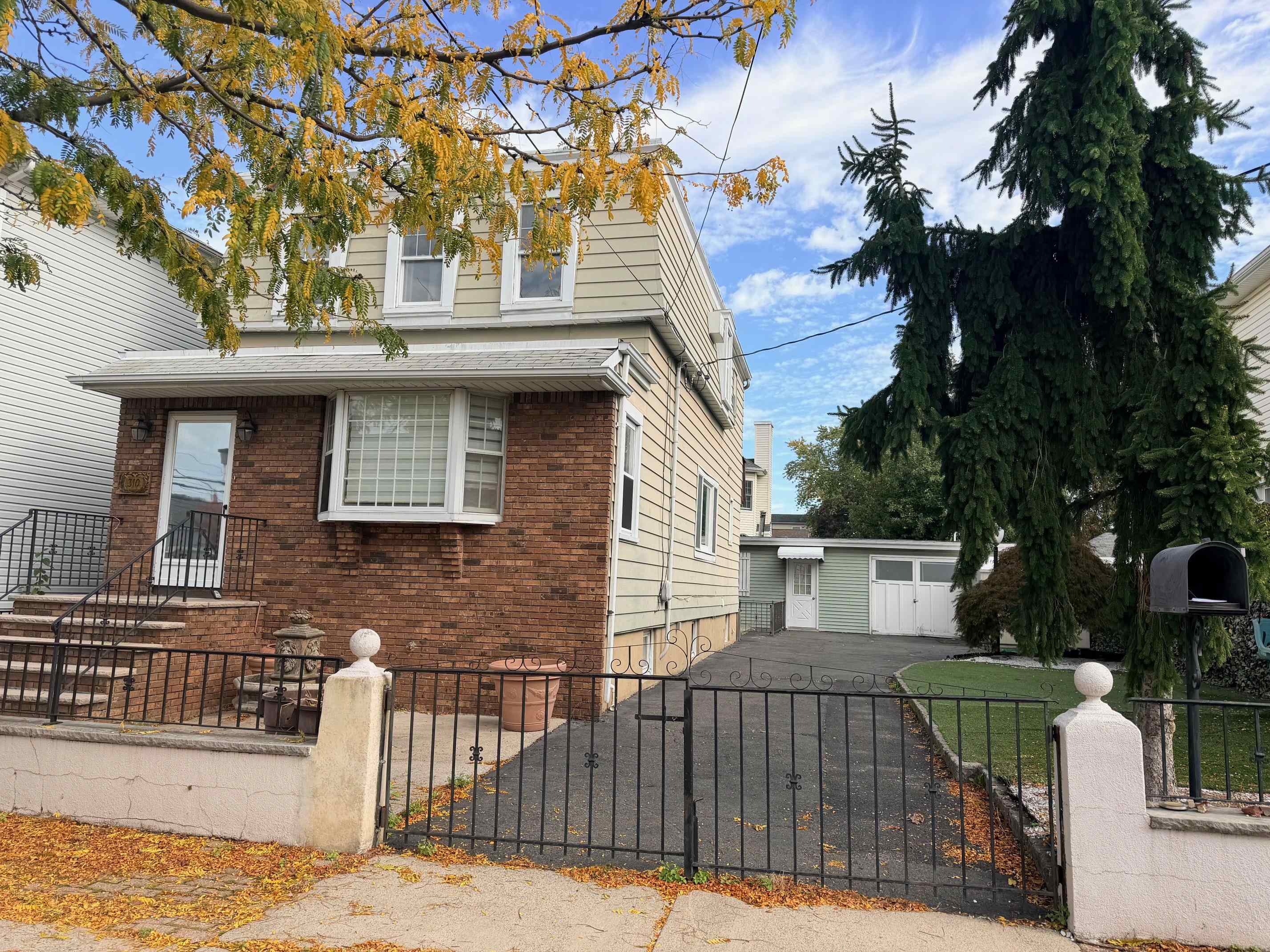 310 Centre Avenue — photo