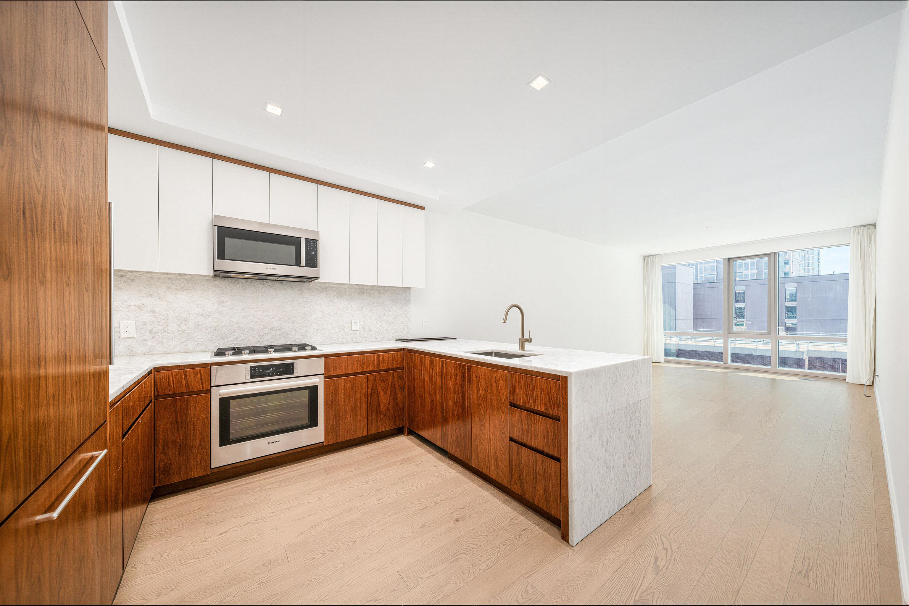 75 Park Lane South — photo