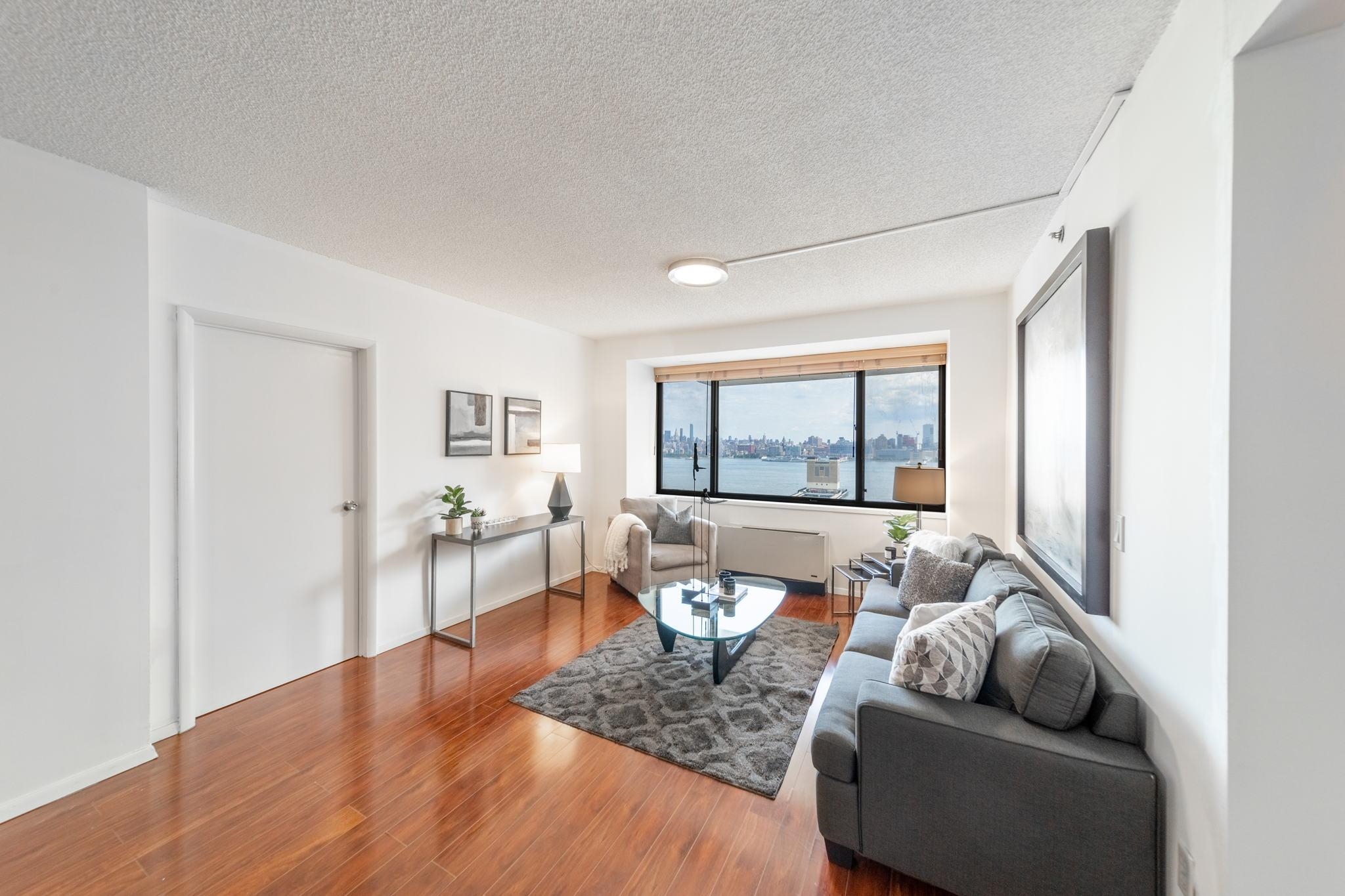 45 River Dr South — photo