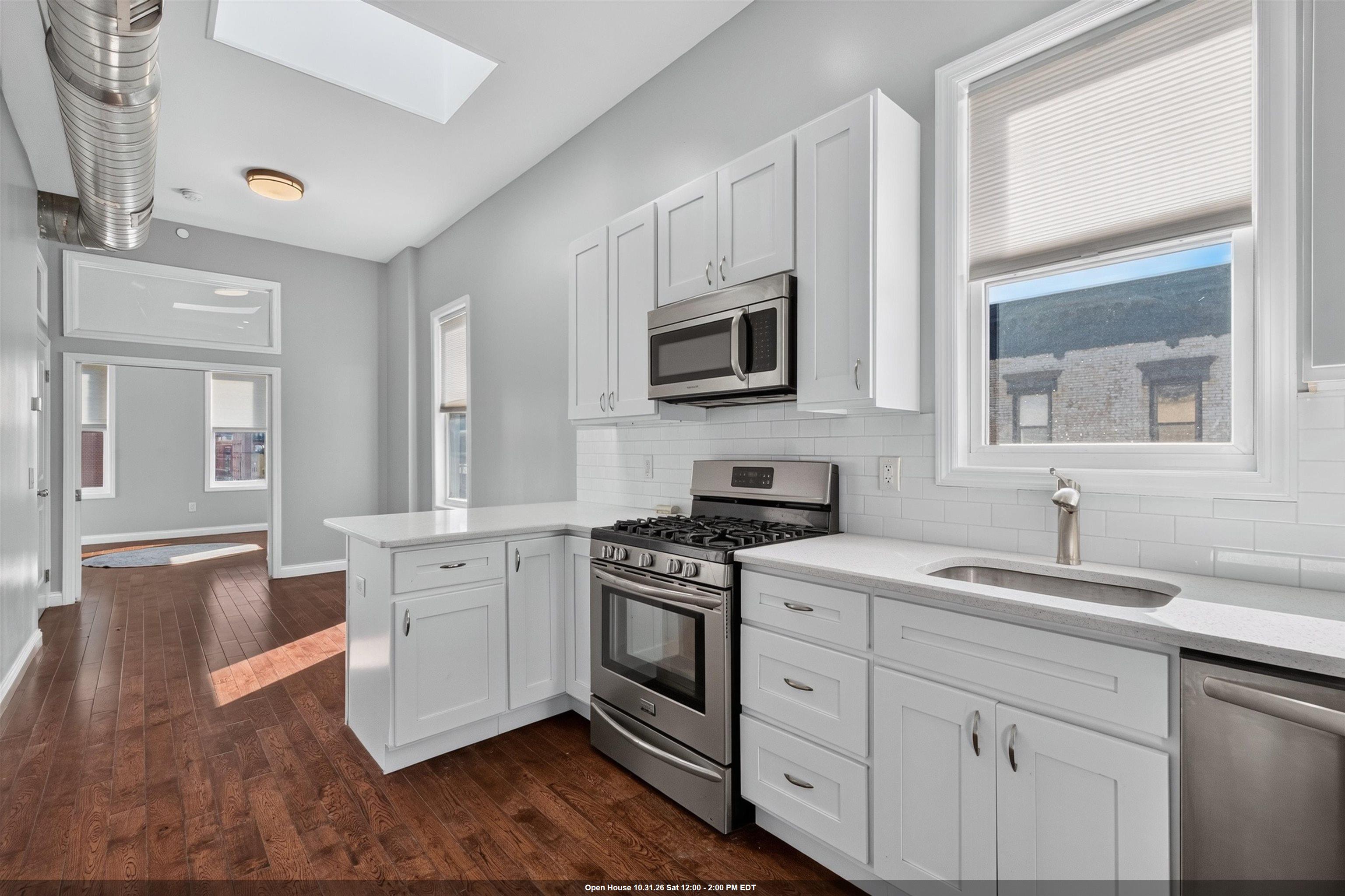 400 Madison Street — photo