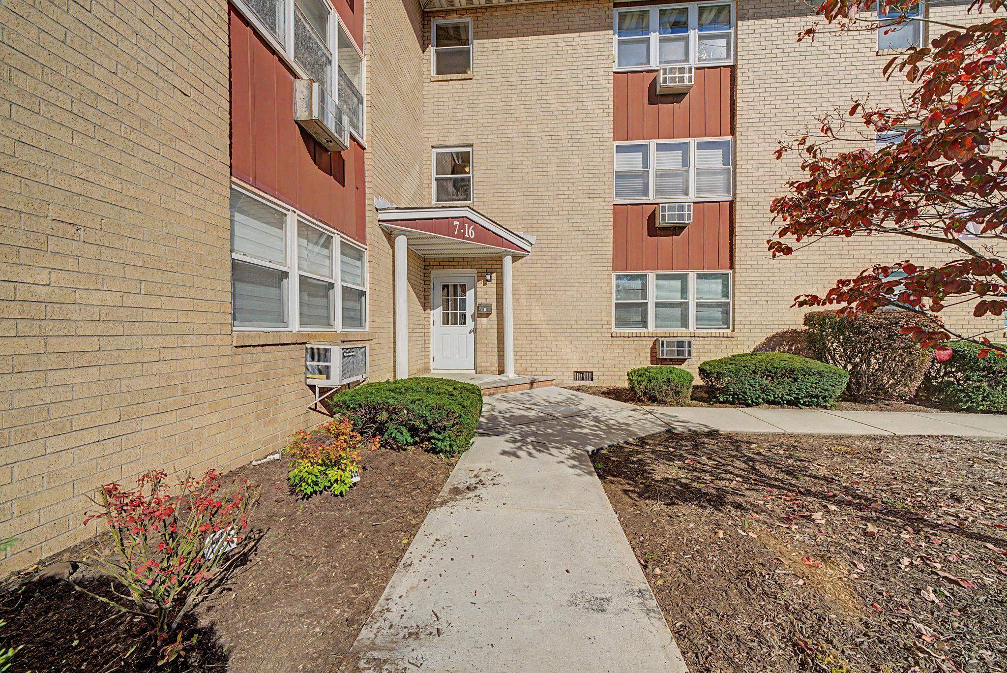 2 Radio Avenue — photo