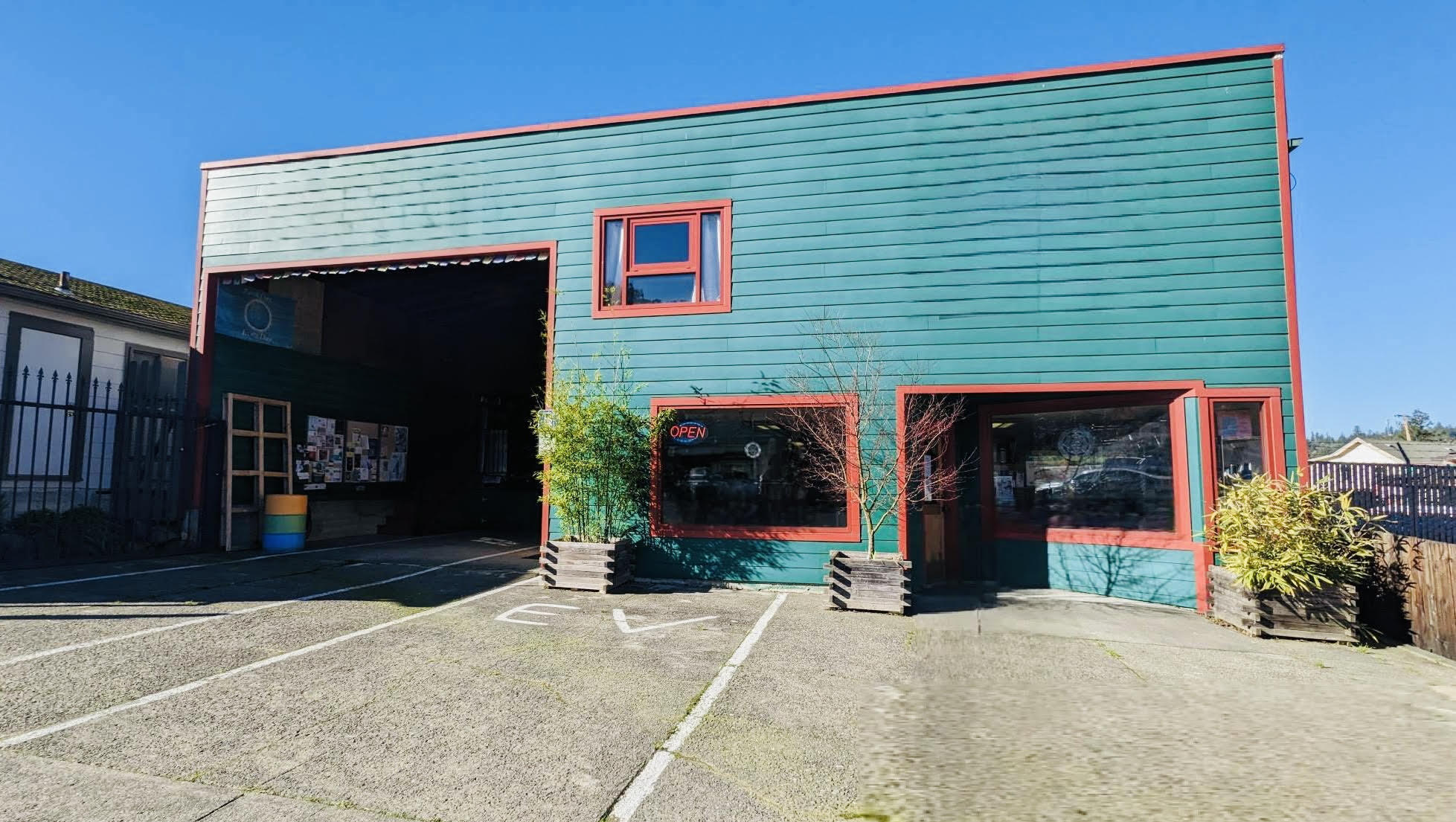 906 Redwood Drive — photo