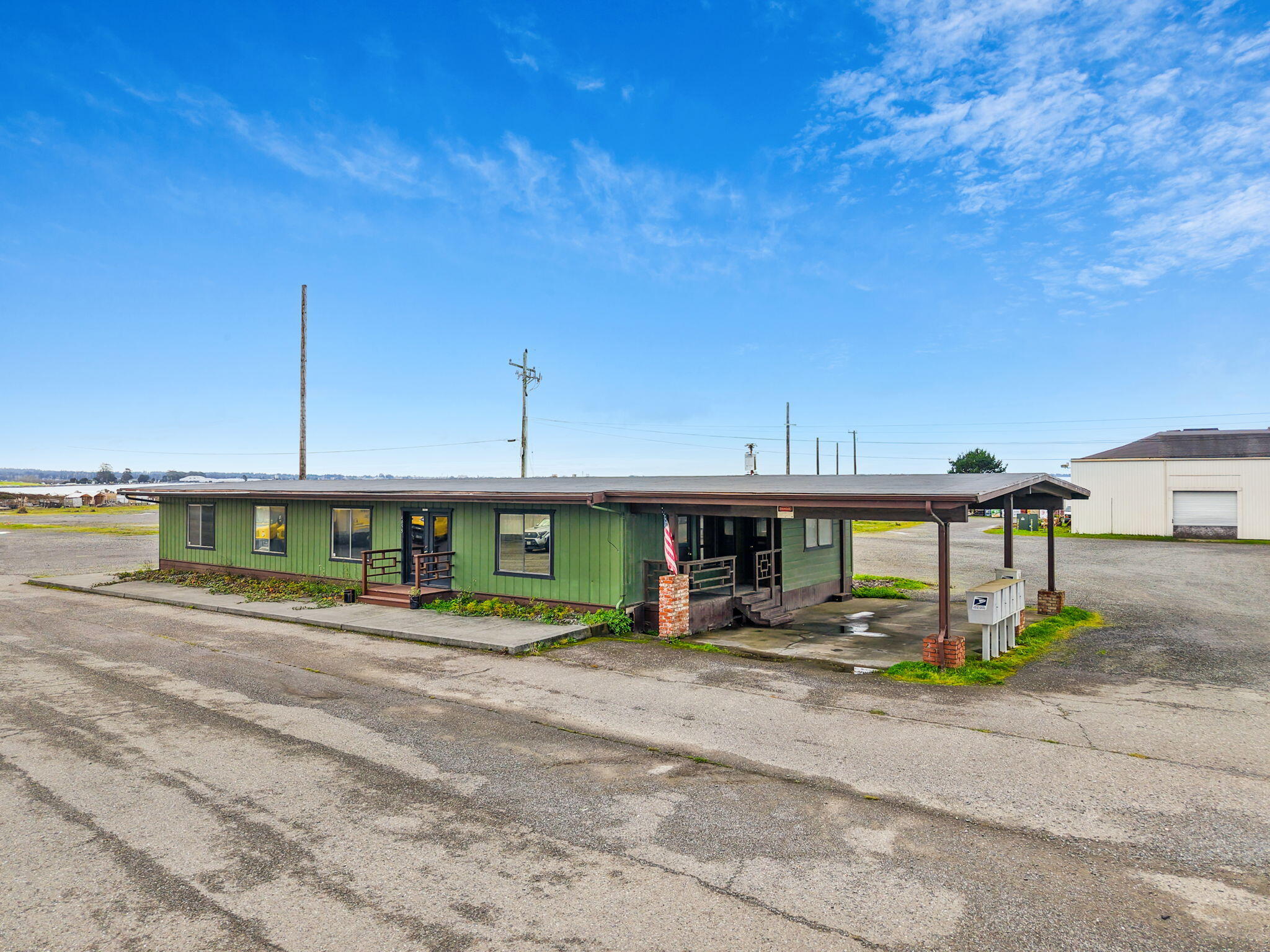 4055 US-101 — photo