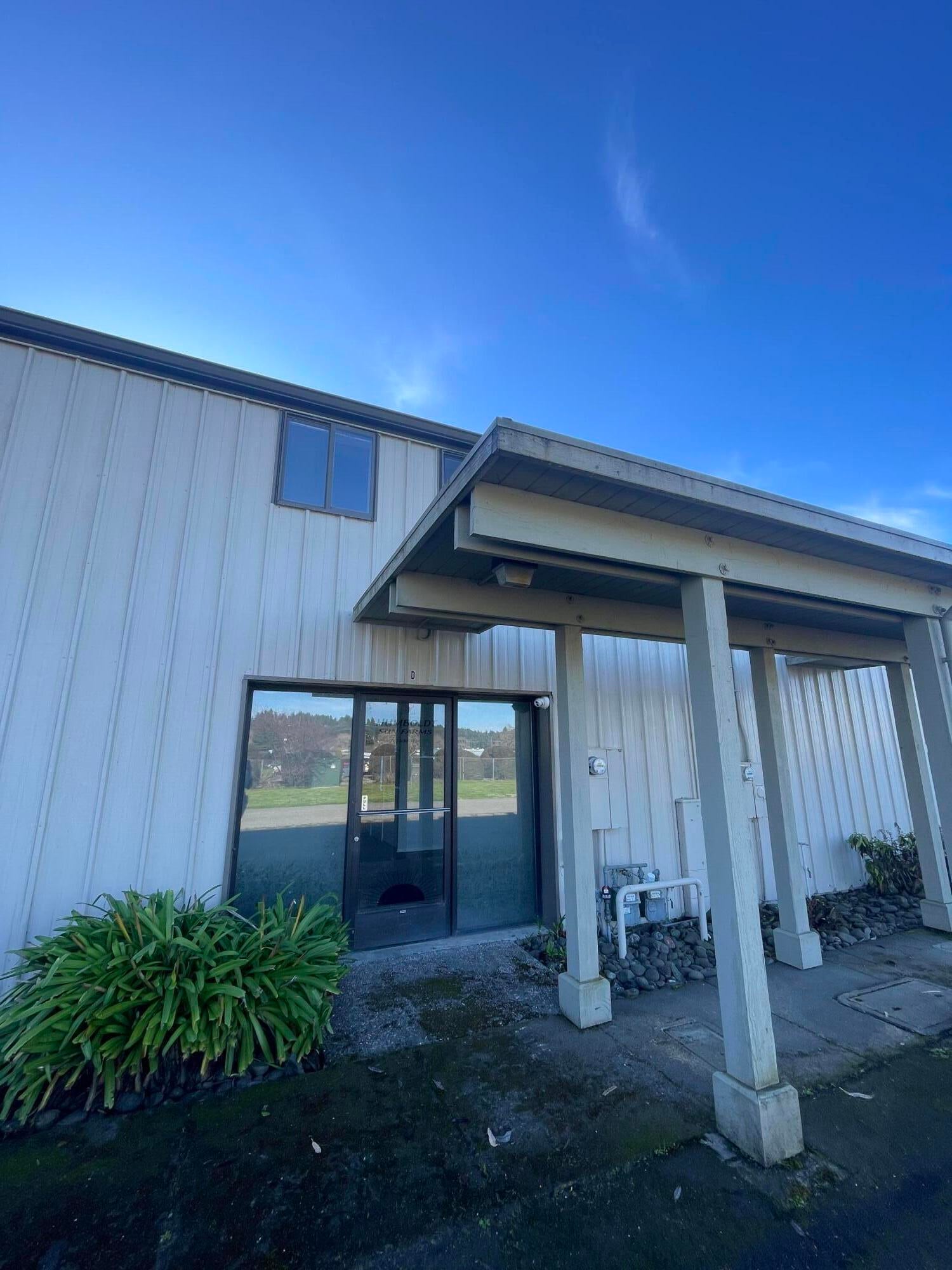 5600 West End Road #D — photo