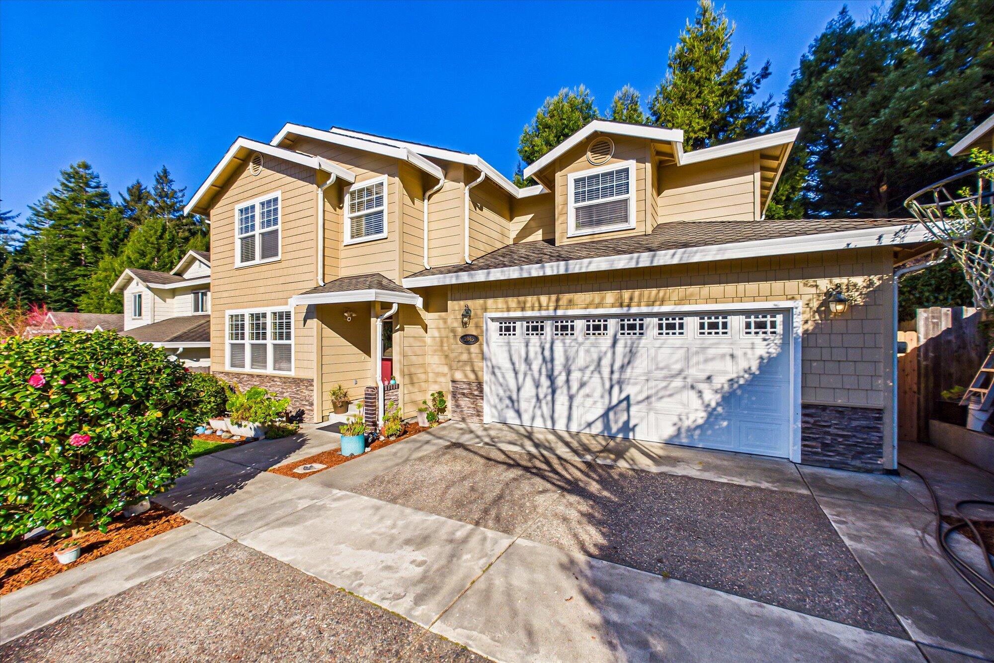 3945 Davis Court — photo