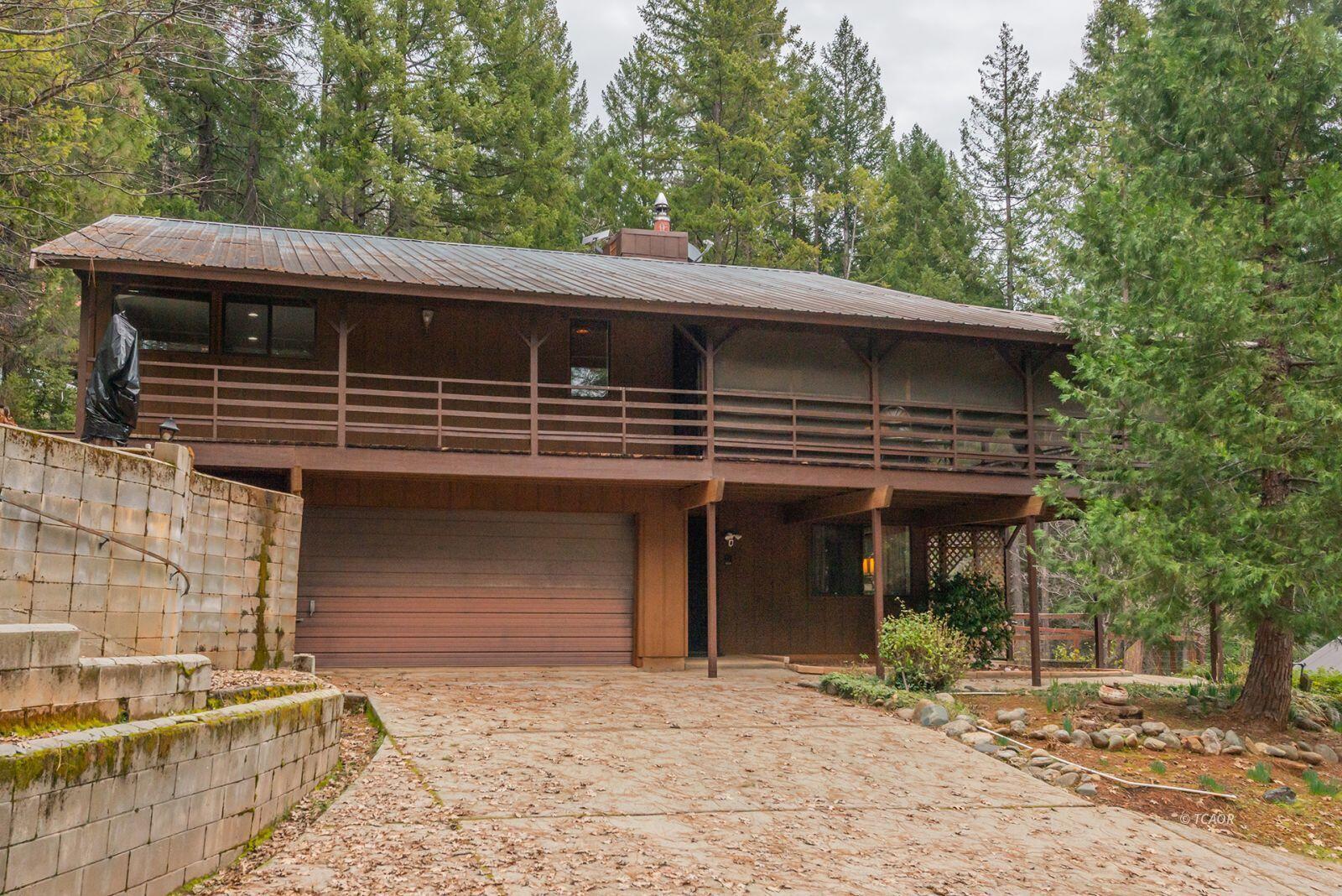 399 & 410 Lake Forest Drive — photo