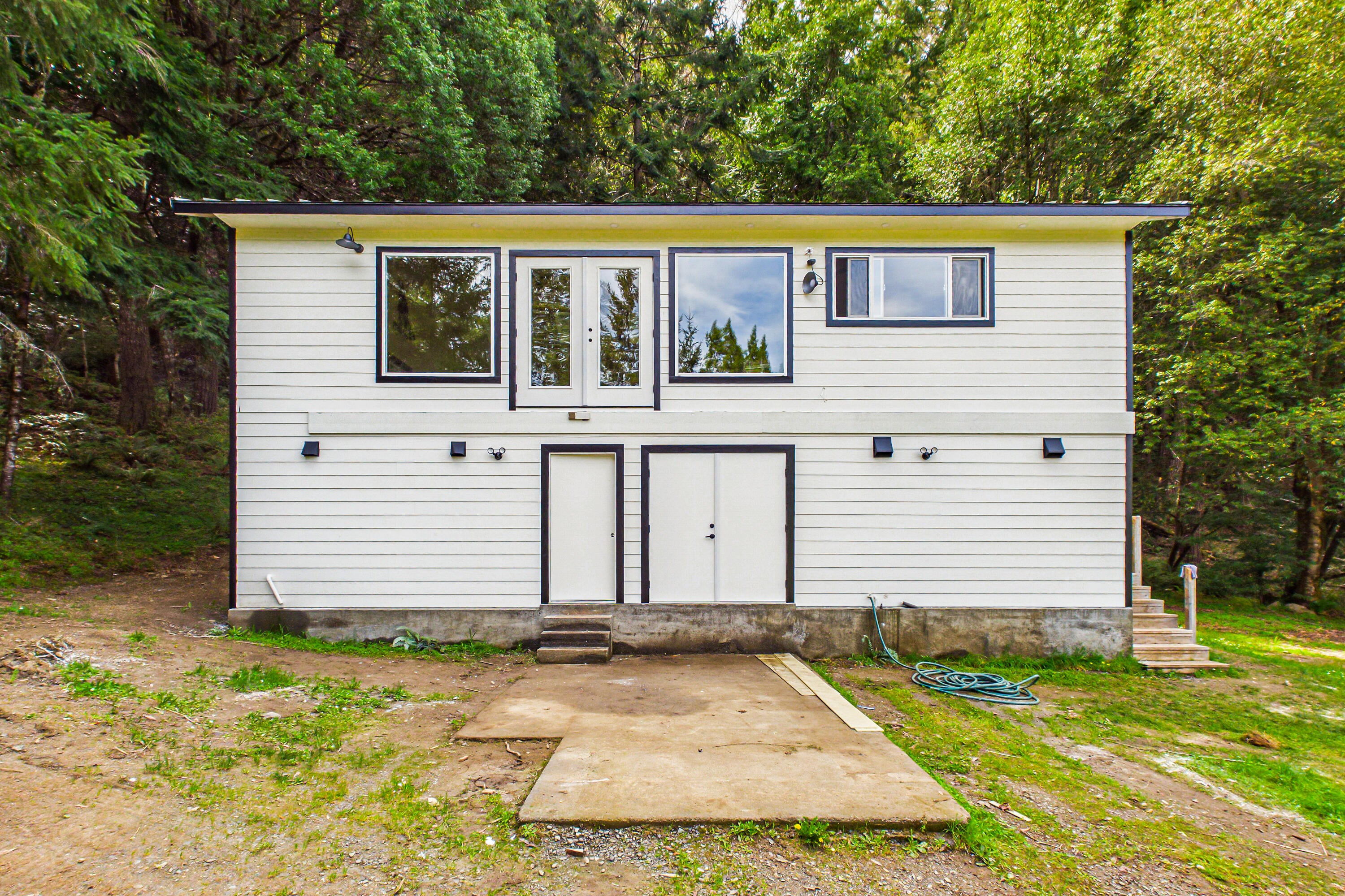 900 Golden Gate Drive — photo
