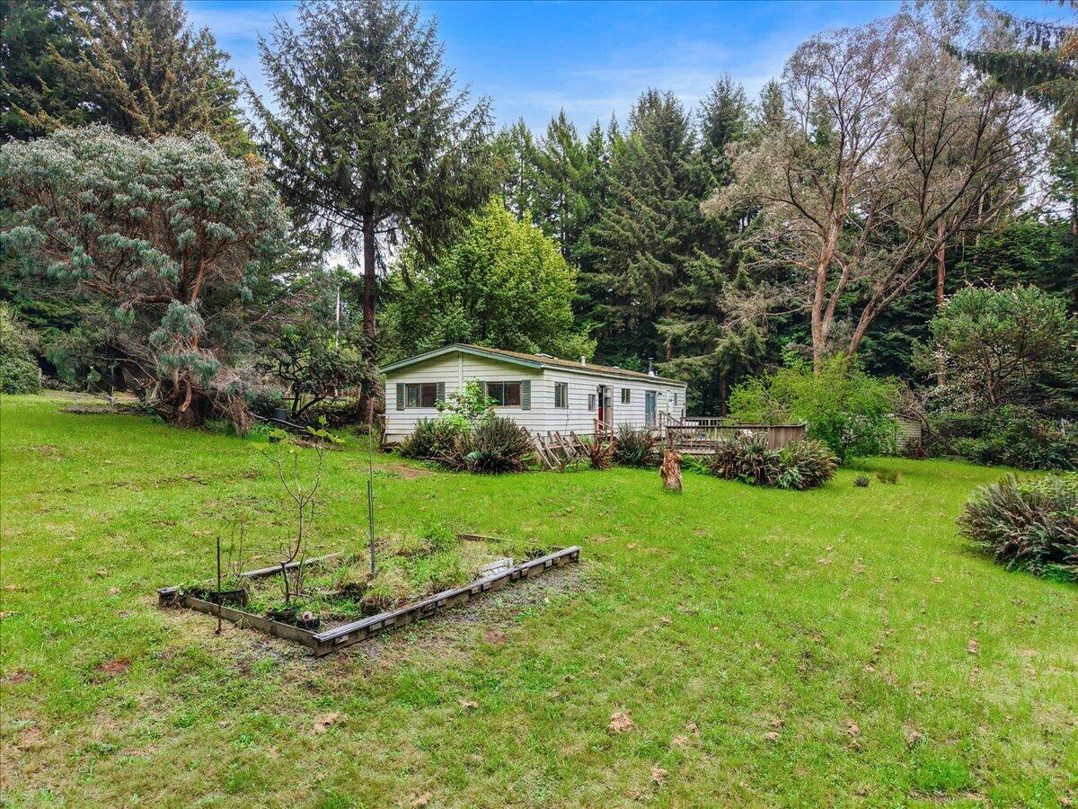 875 Aldergrove Road — photo