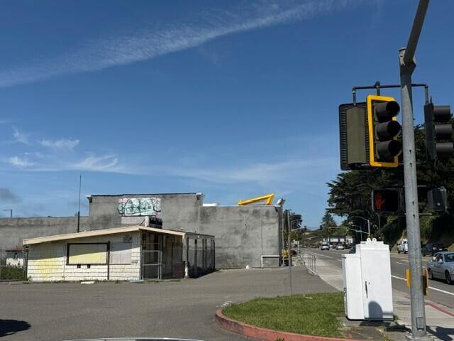 2740 Broadway Street — photo