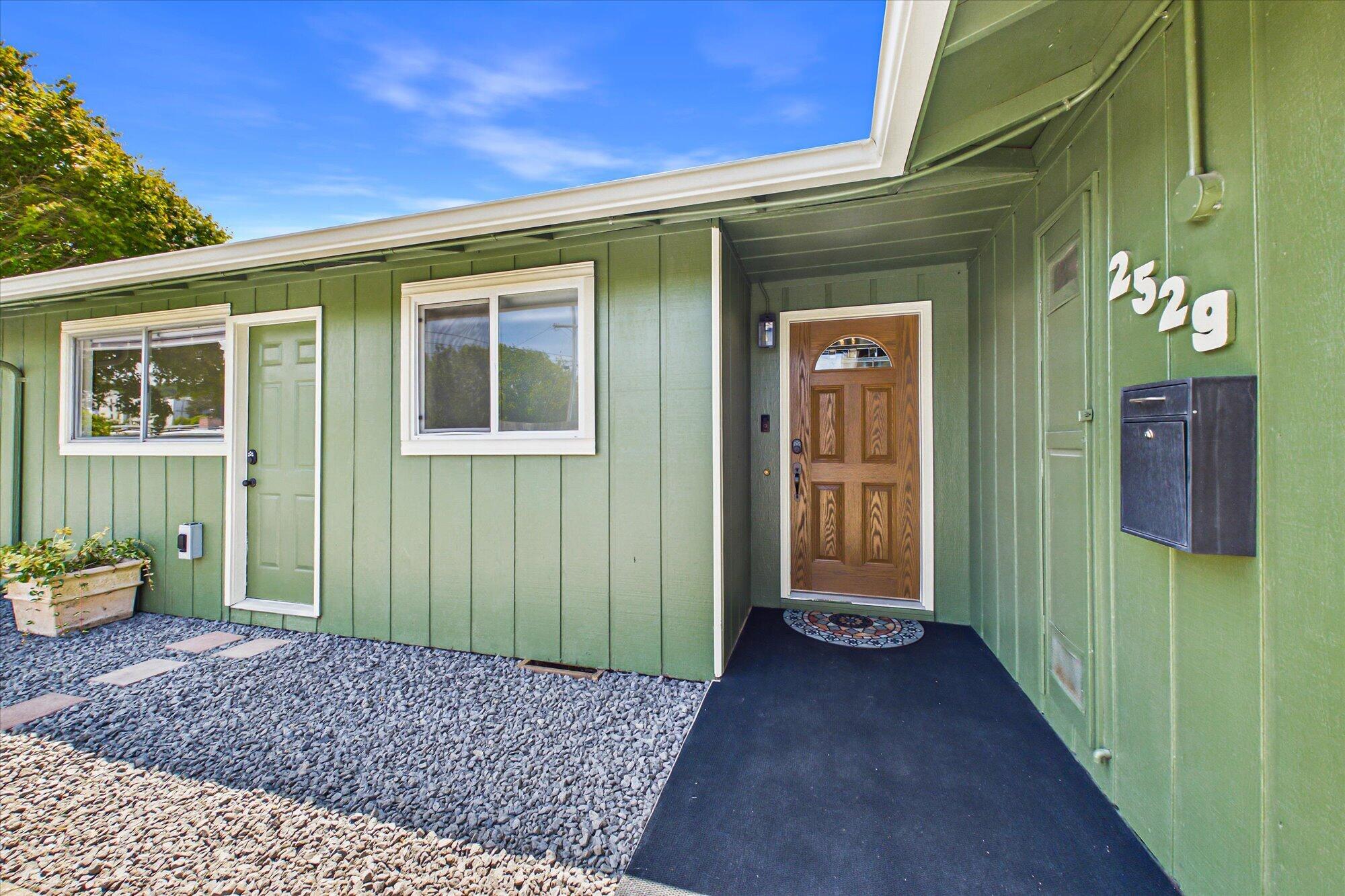 2529 Baldwin Street — photo