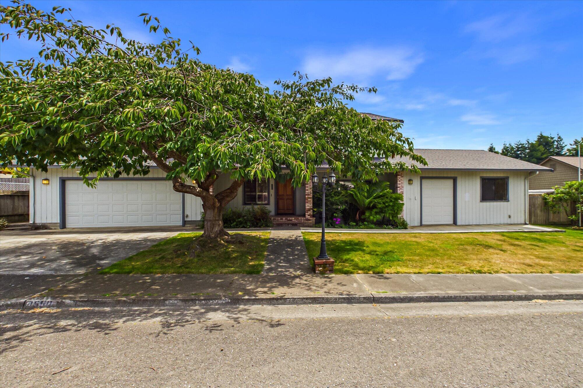 1550 Chabot Court — photo